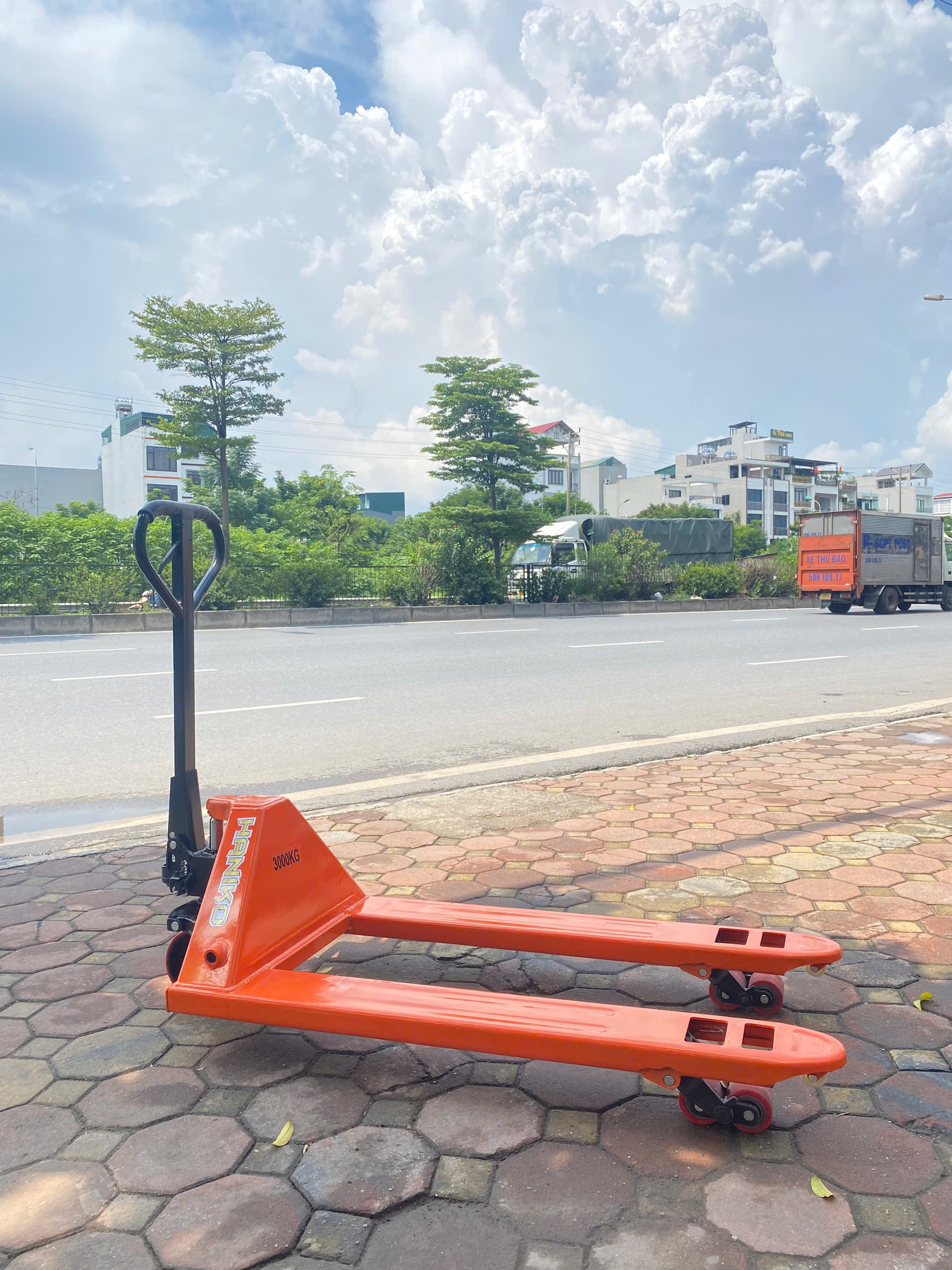 Xe nâng tay thấp 3000kg càng hẹp 550x1150