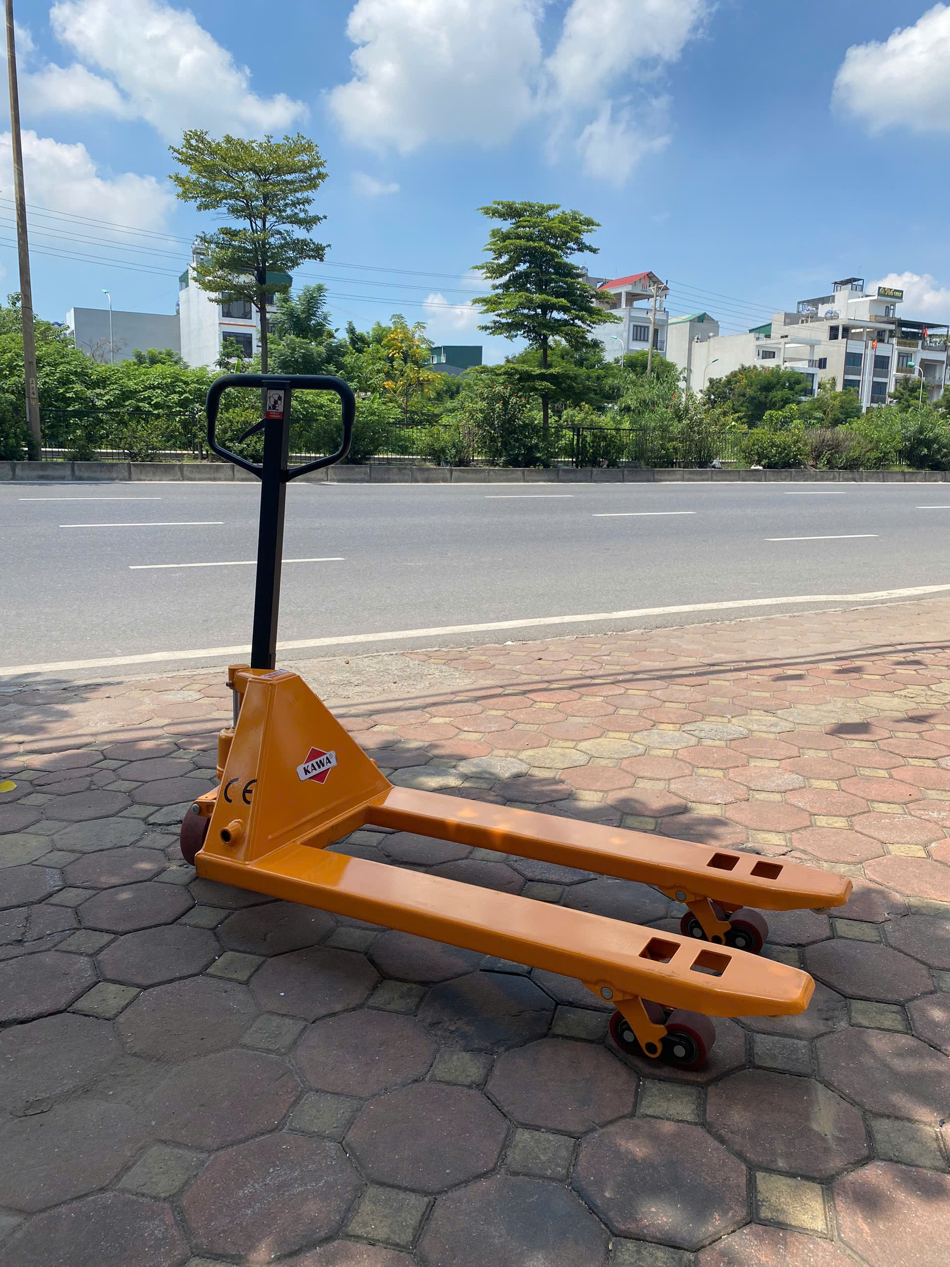 Xe nâng tay thấp kawasaki 3T rộng 680x1220