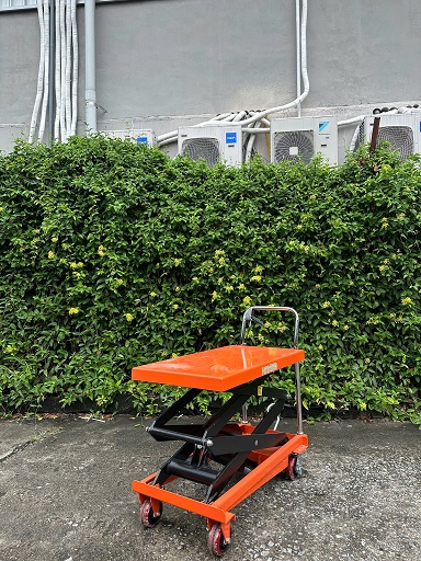 Xe nâng bàn cam 500kg cao 1.5 mét
