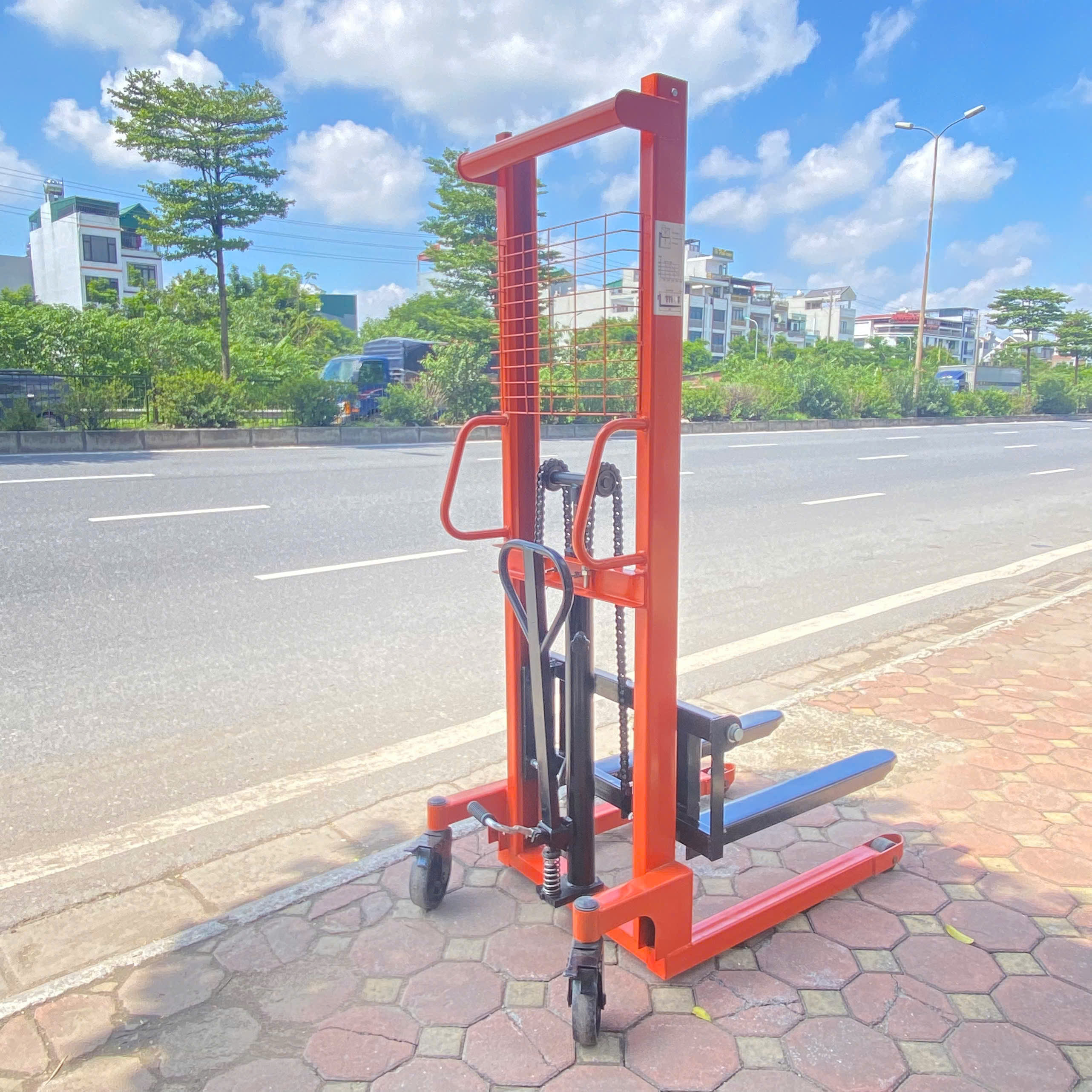 Xe nâng tay cao 1 tấn có phanh