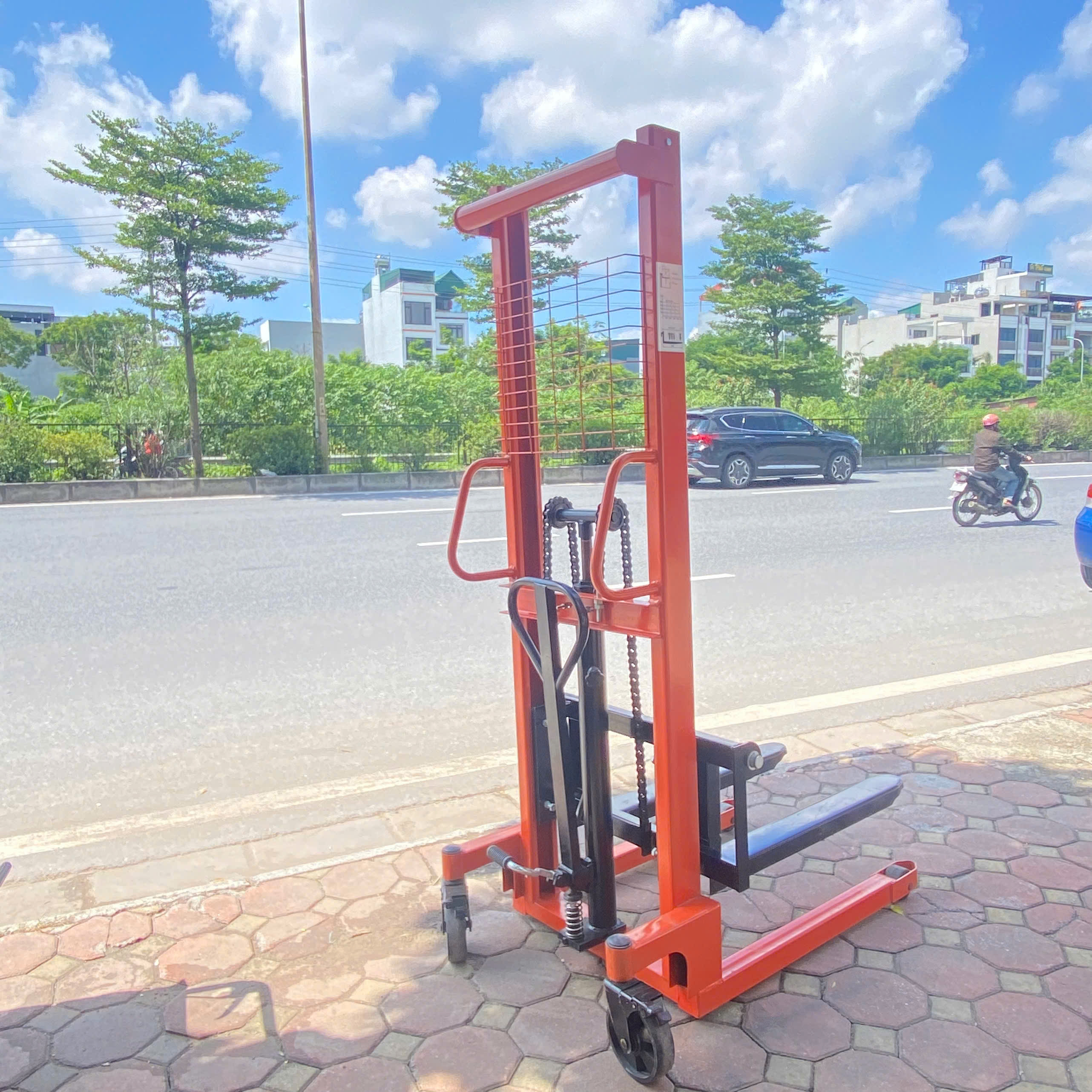 Xe nâng tay cao 1 tấn có phanh