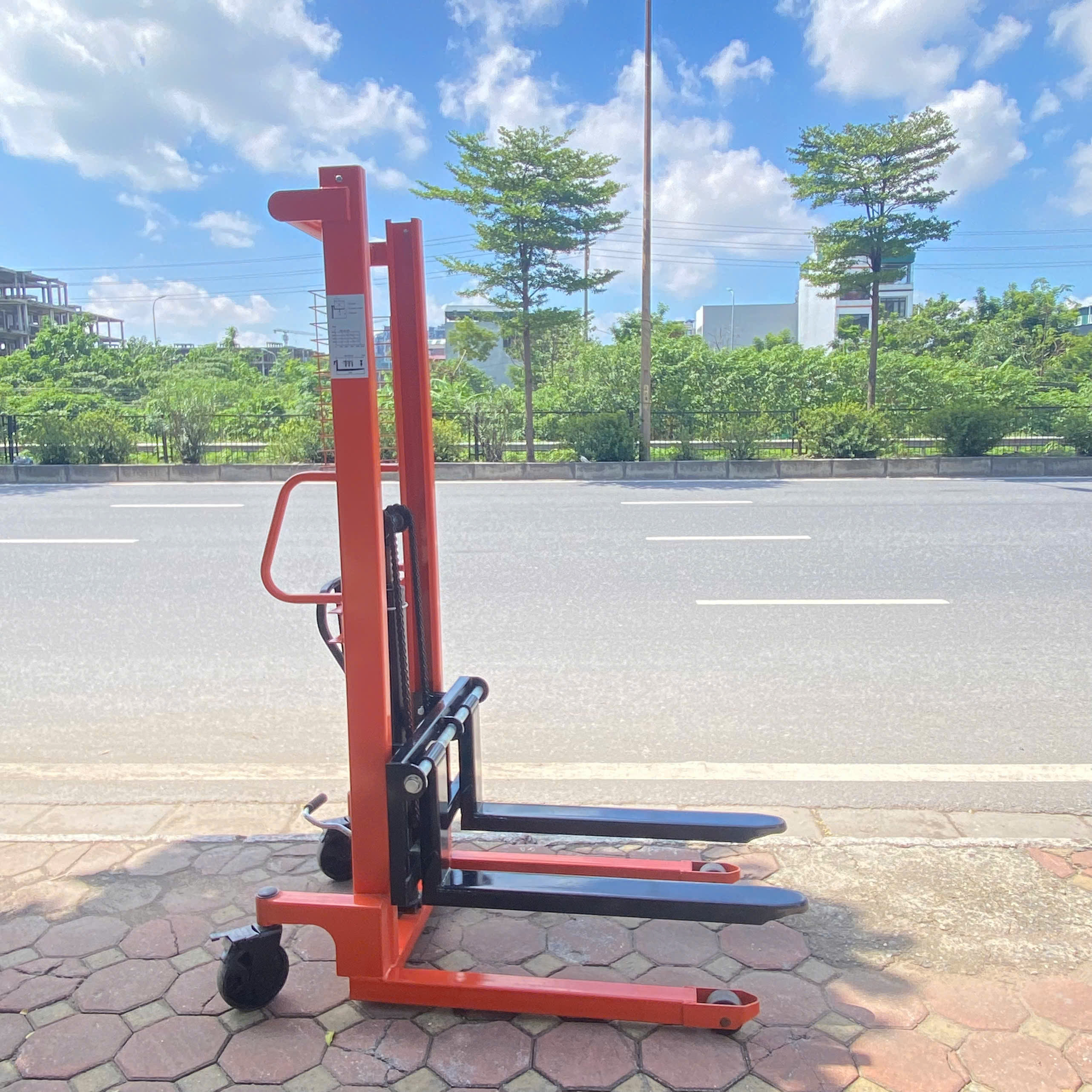 Xe nâng tay cao 1 tấn có phanh