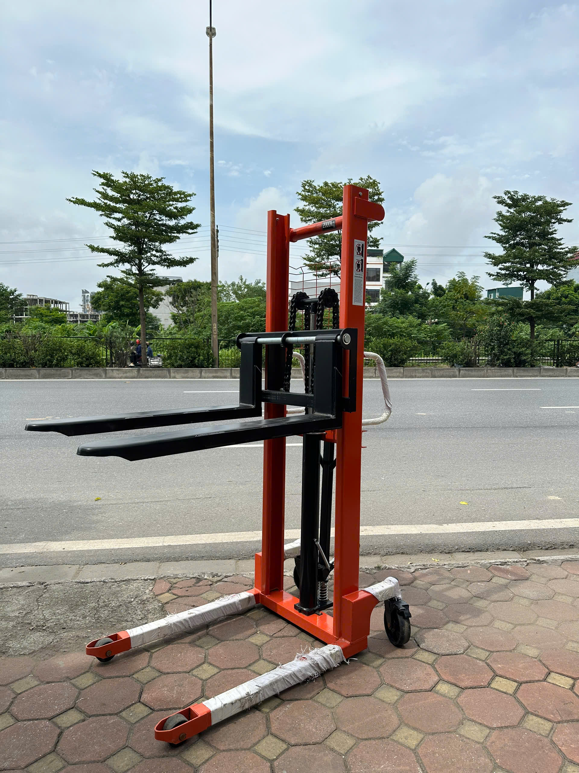 Xe nâng tay cao 2T-1.6M (có phanh) càng 1.14