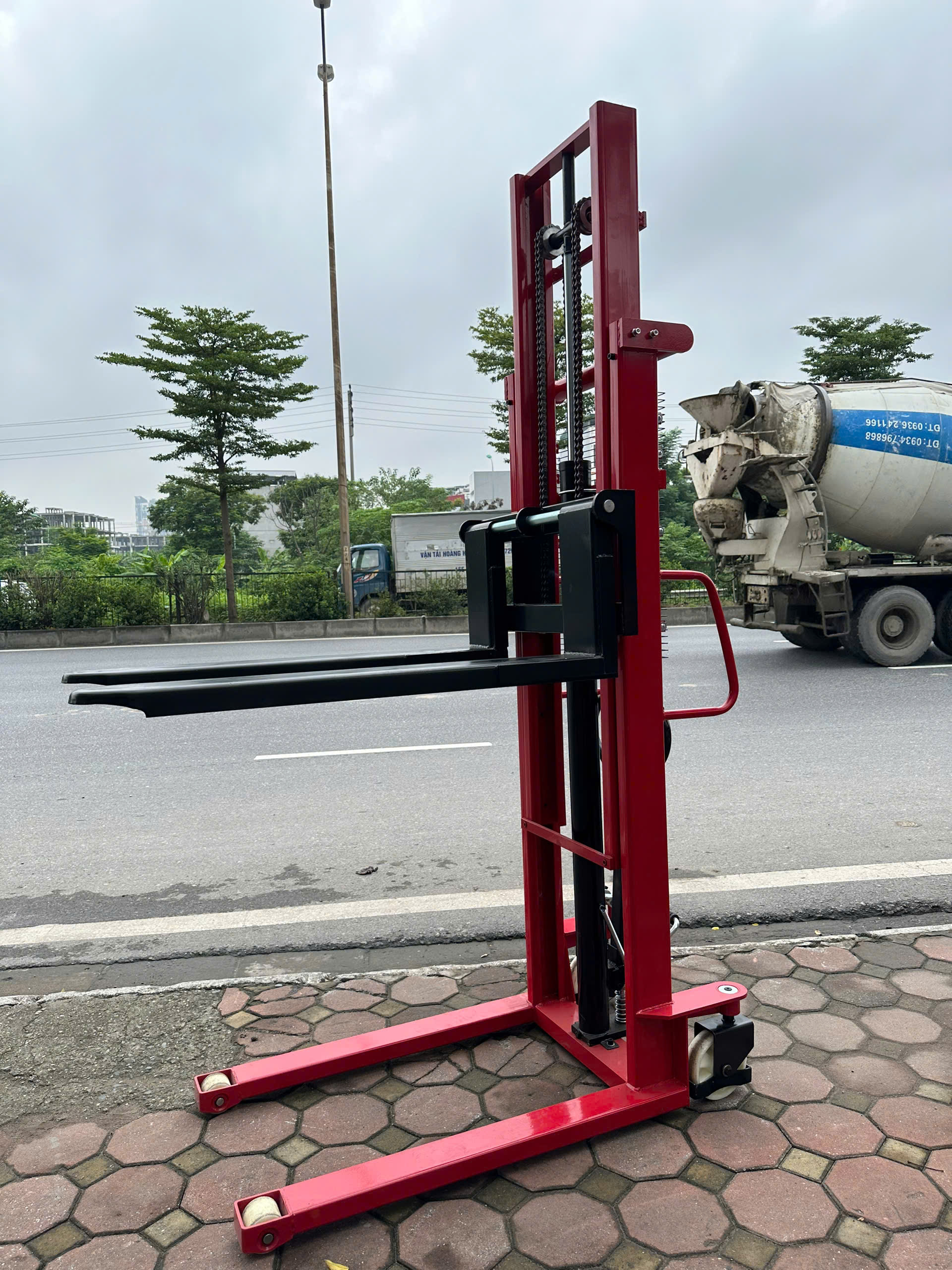 Xe nâng tay cao  2T- 3M màu đỏ