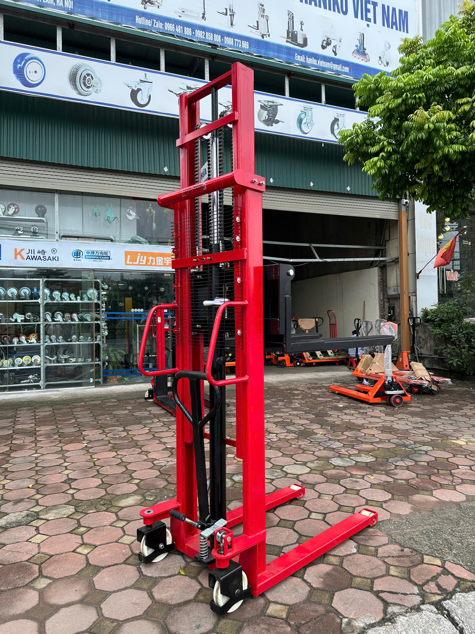 Xe nâng tay cao  2T- 3M màu đỏ