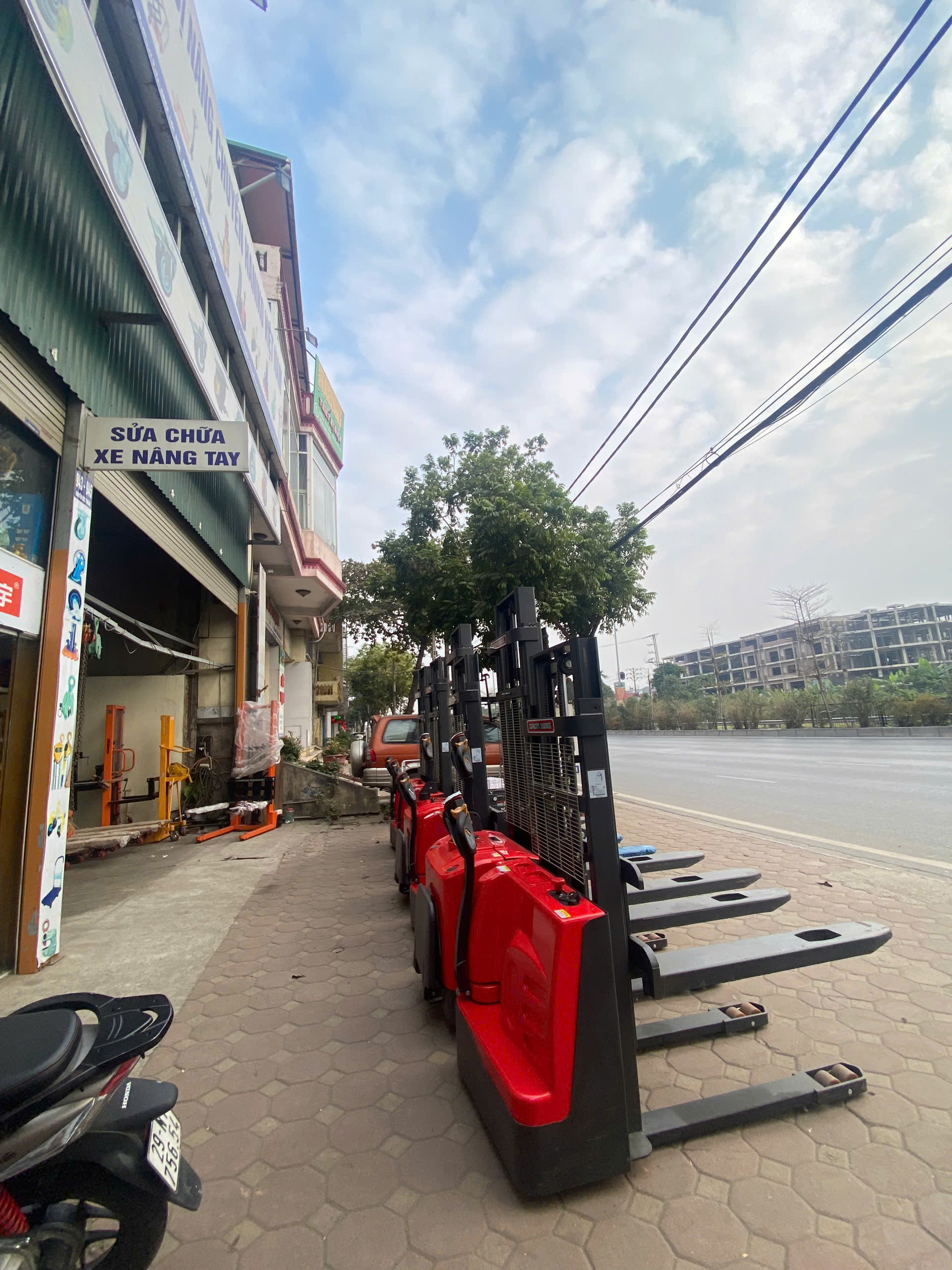 Xe nâng cao điện dắt lái 1.5T-2.5M CD-1.5AD(W)