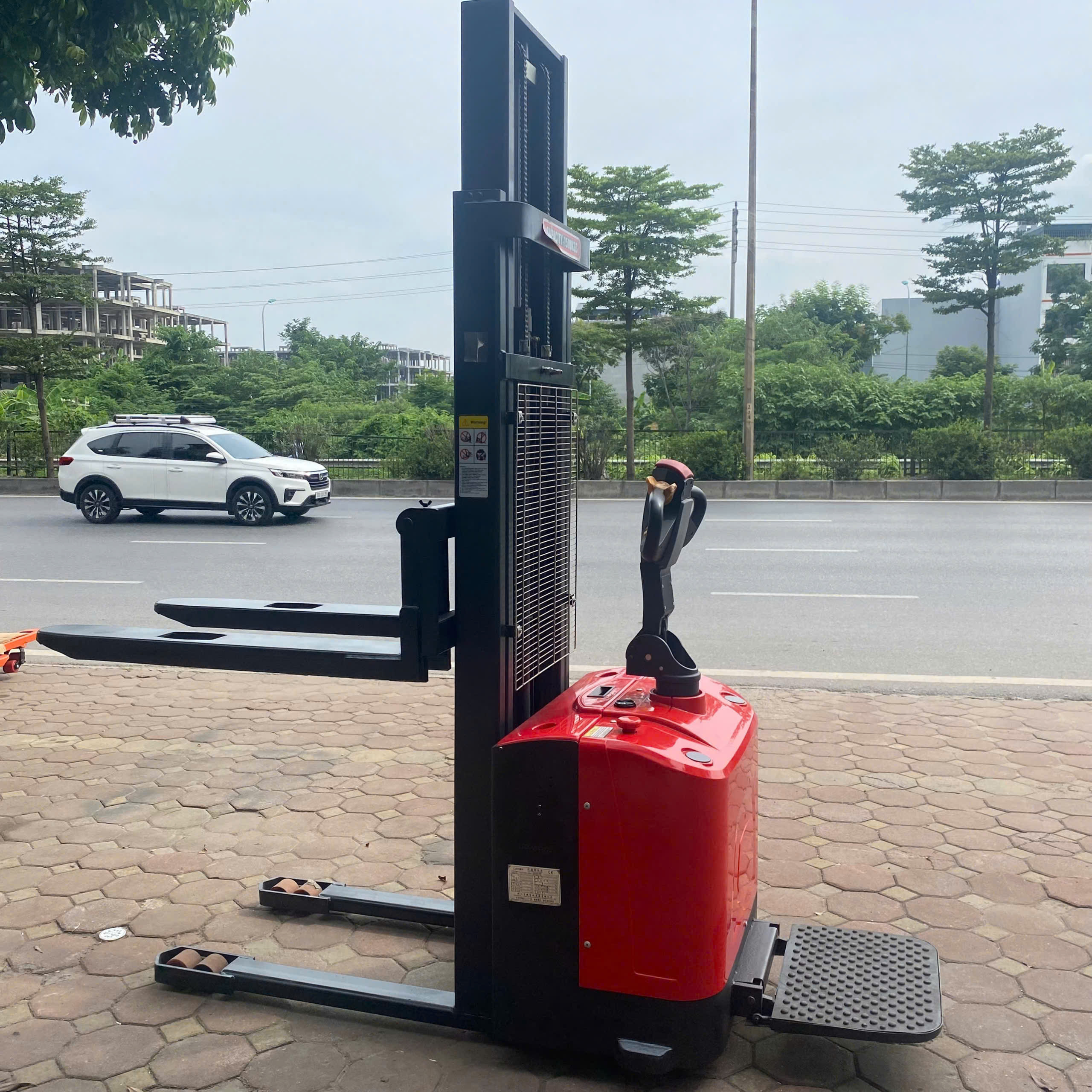 Xe nâng cao đứng lái 1.5T-3.5M CD-D15AD(E.)