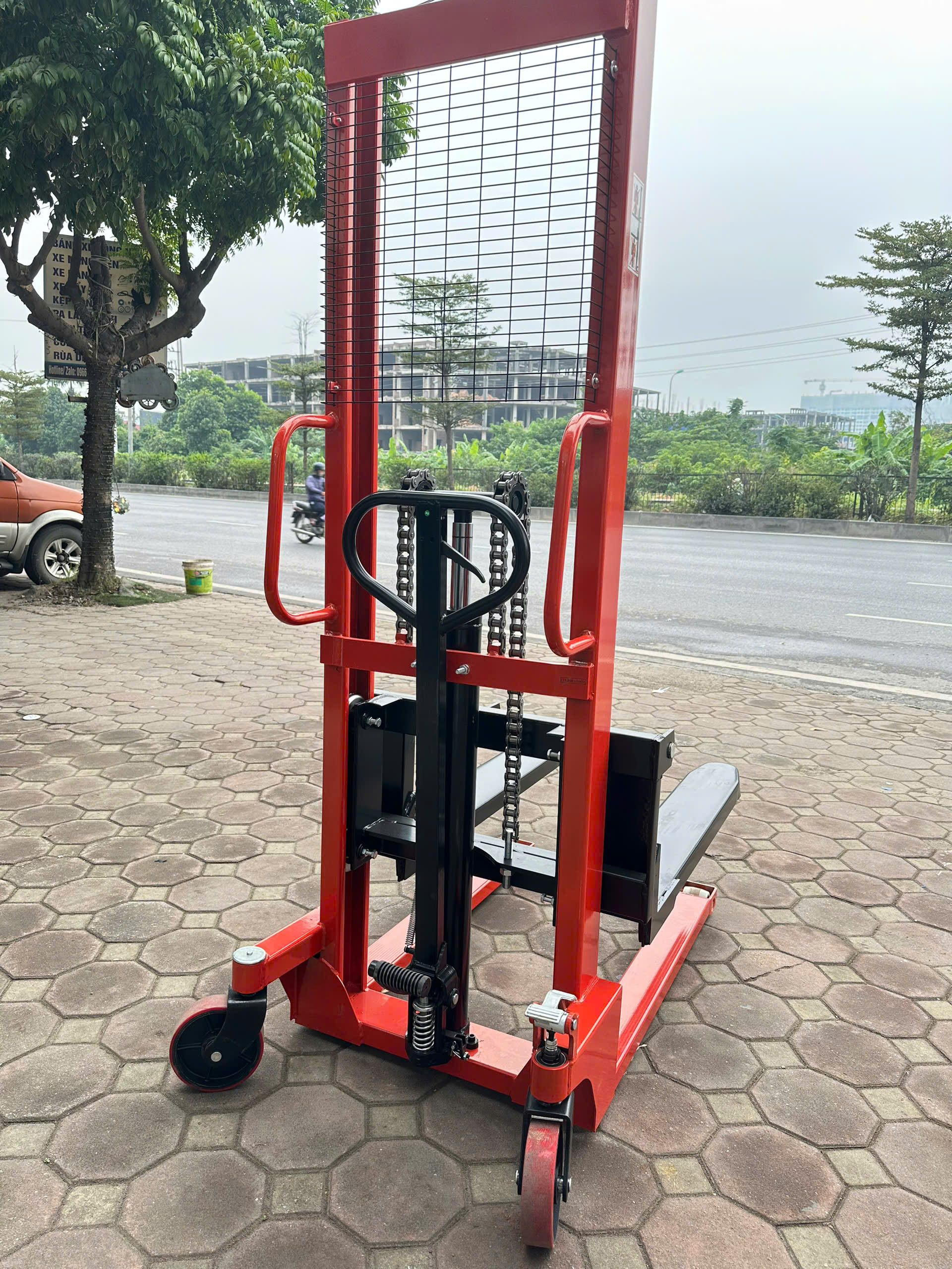 Xe nâng tay cao  2T- 1.6M  có phanh (đỏ) Niuli