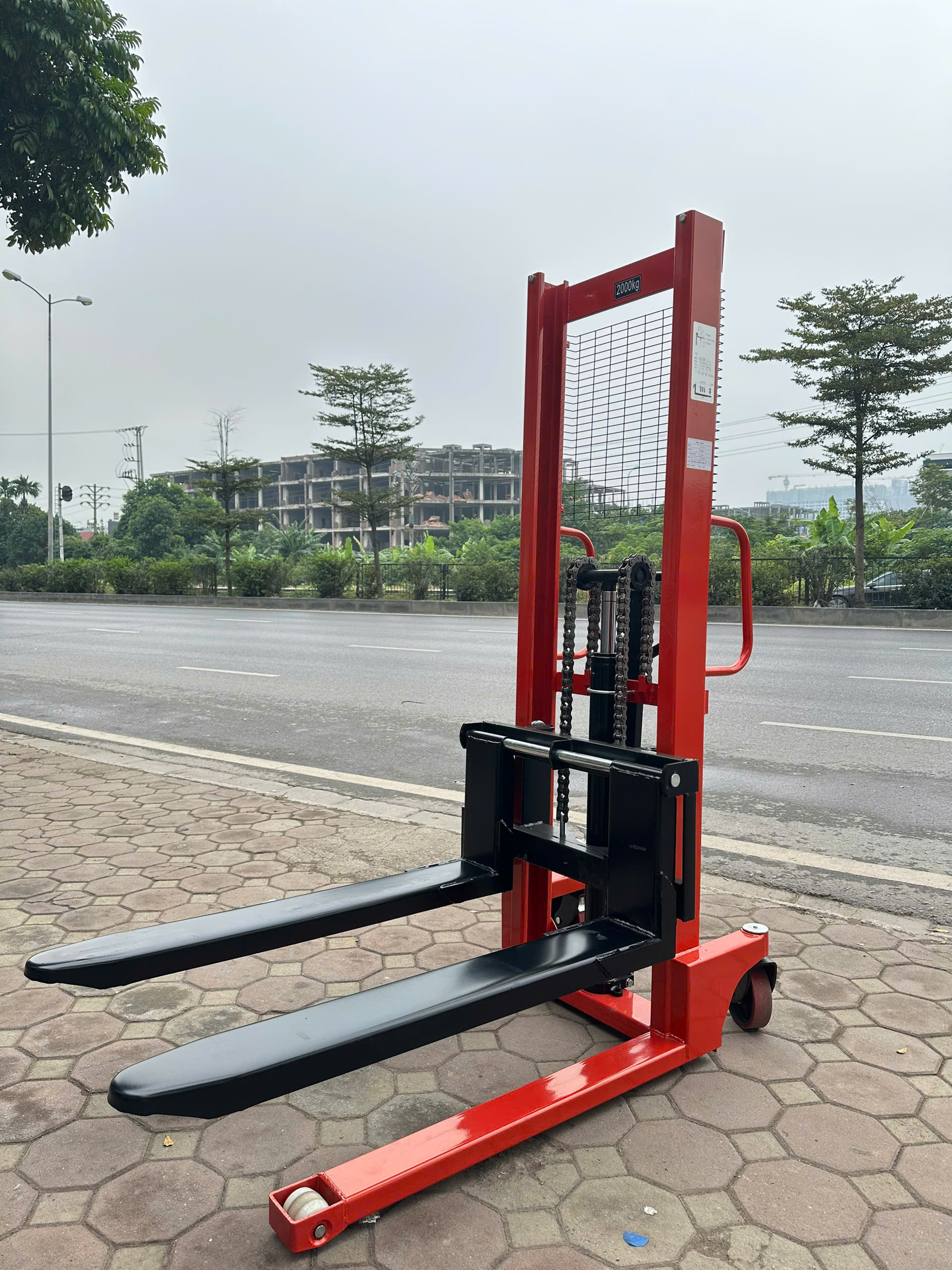 Xe nâng tay cao  2T- 1.6M  có phanh (đỏ) Niuli