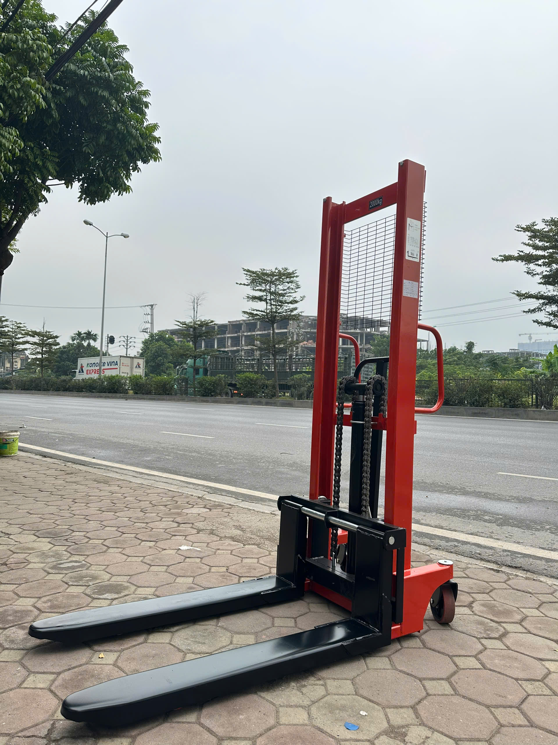 Xe nâng tay cao  2T- 1.6M  có phanh (đỏ) Niuli