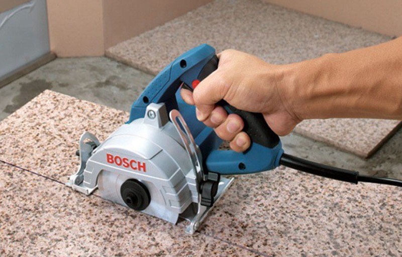 Máy cắt gạch có hút bụi và những thông tin cần biết