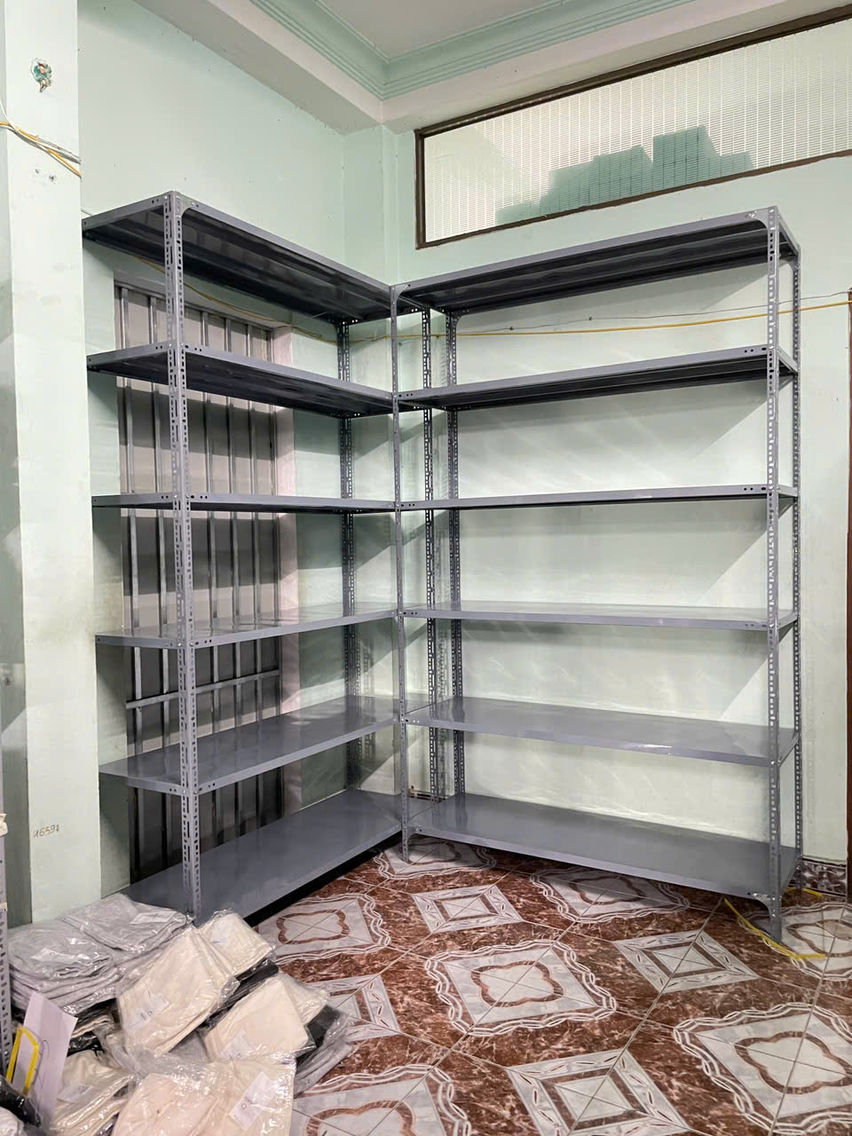 kích thước kệ theo yêu cầu Liên hệ để được tư vấn