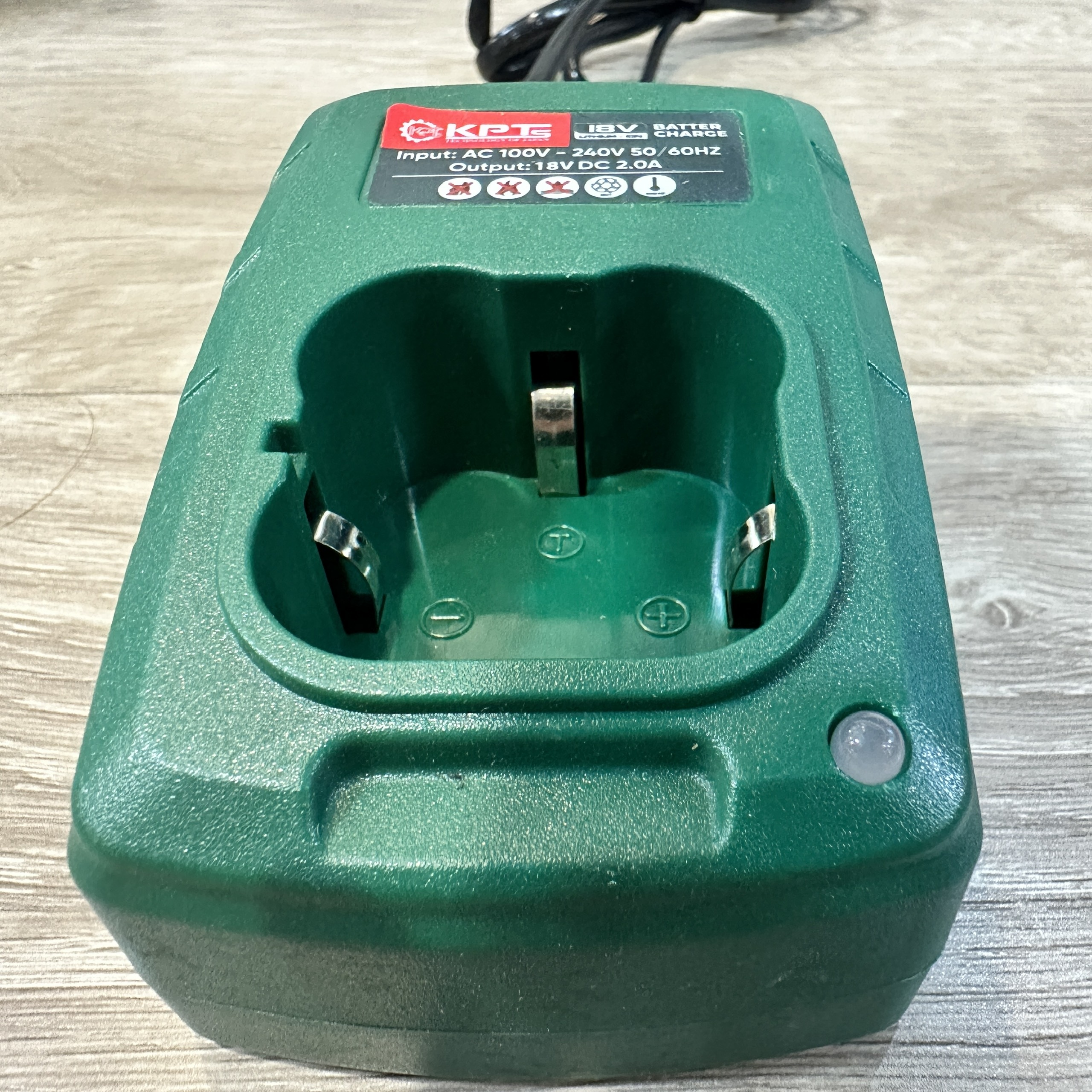 Dock Sạc Pin KPTs SAC-18V 18V Sạc Nhanh Tự Ngắt Cho Pin 4 Cell