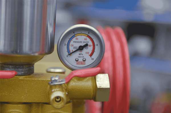 ĐẦU PHUN ÁP LỰC ĐẦU MÁY RỬA XE DÂY ĐAI LUCKY HL50N MÀU VÀNG ĐỒNG GÂN TY THÉP KHÔNG RỈ 30MM