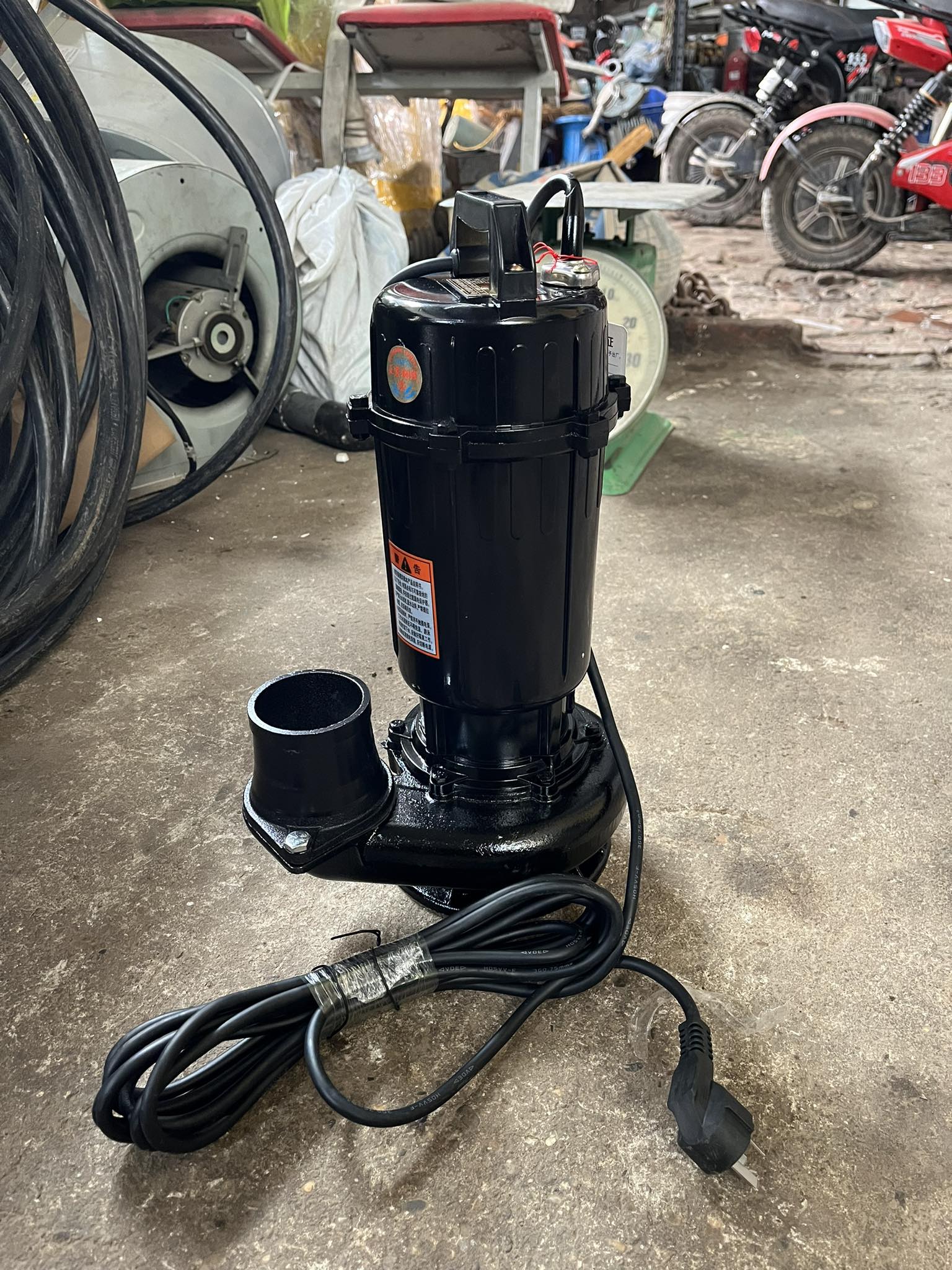 MÁY BƠM CHÌM NƯỚC THẢI BƠM TÕM ĐEN 1500W QDX32-12-1.5 ỐNG XẢ 76 LƯU LƯỢNG 32M3/H MAX 12 BƠM HÚT NƯỚC THẢI SINH HOẠT AO HỒ TƯỚI TIÊU DÂN DỤNG
