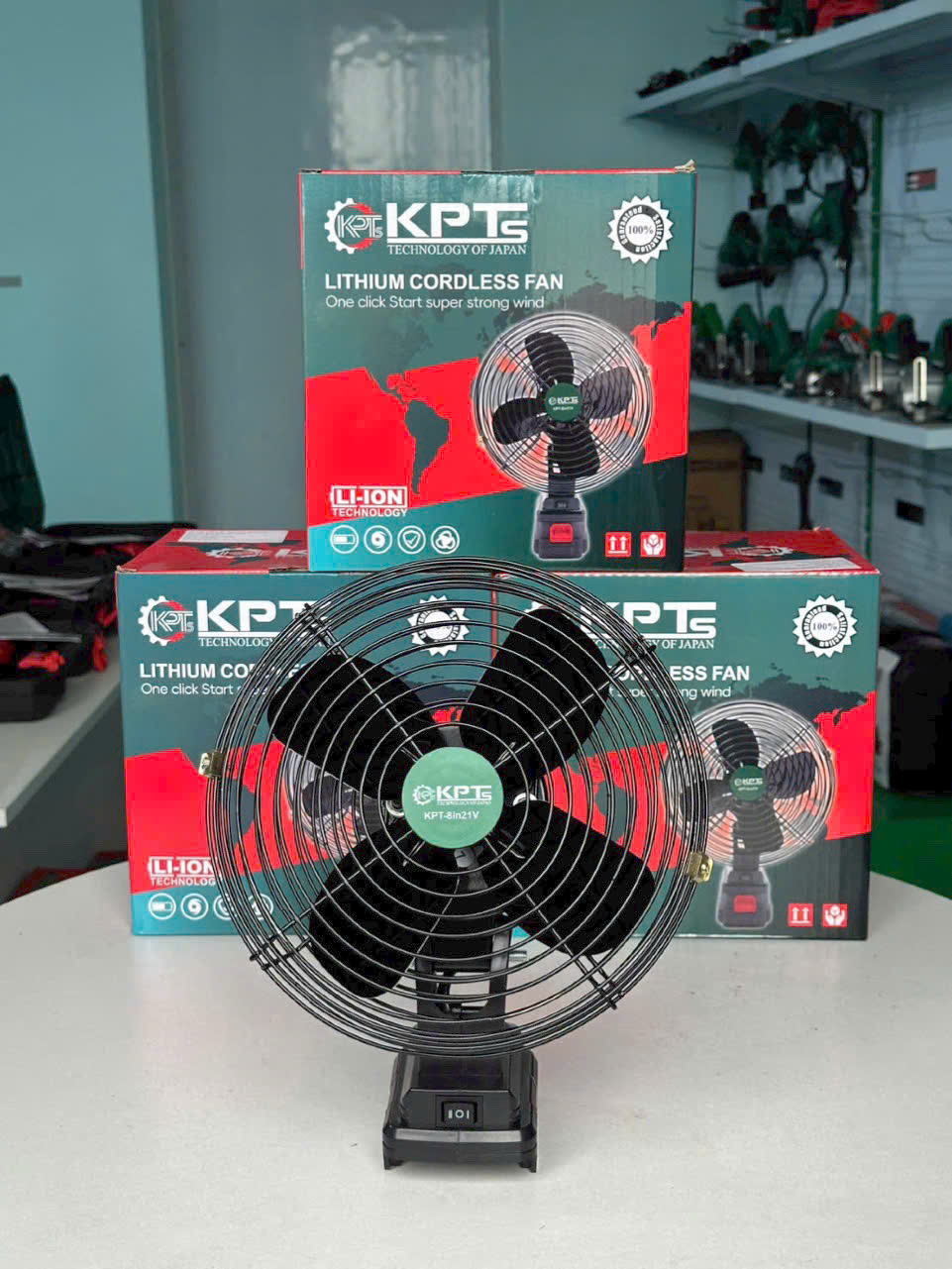 QUẠT PIN NHỎ CHÂN PIN PHỔ THÔNG THÂN QUẠT KPTs CHÍNH HÃNG KHÔNG KÈM PIN GỌN NHẸ MẠNH MẼ TIỆN LỢI DÙNG CHO THỢ XÂY DỰNG HOẶC VÙNG CAO NHỮNG NƠI KHÔNG CÓ ĐIỆN TIỆN DỤNG MỌI LÚC MỌI NƠI