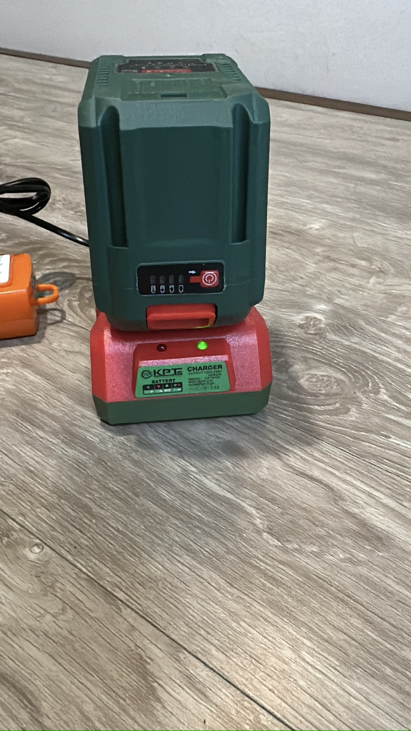 PIN 21V KPT PIN-15C 6.0Ah Lithium-ion Chân M21 Phổ Thông Dùng Cho Máy Khoan Máy Mài Siết Bulông