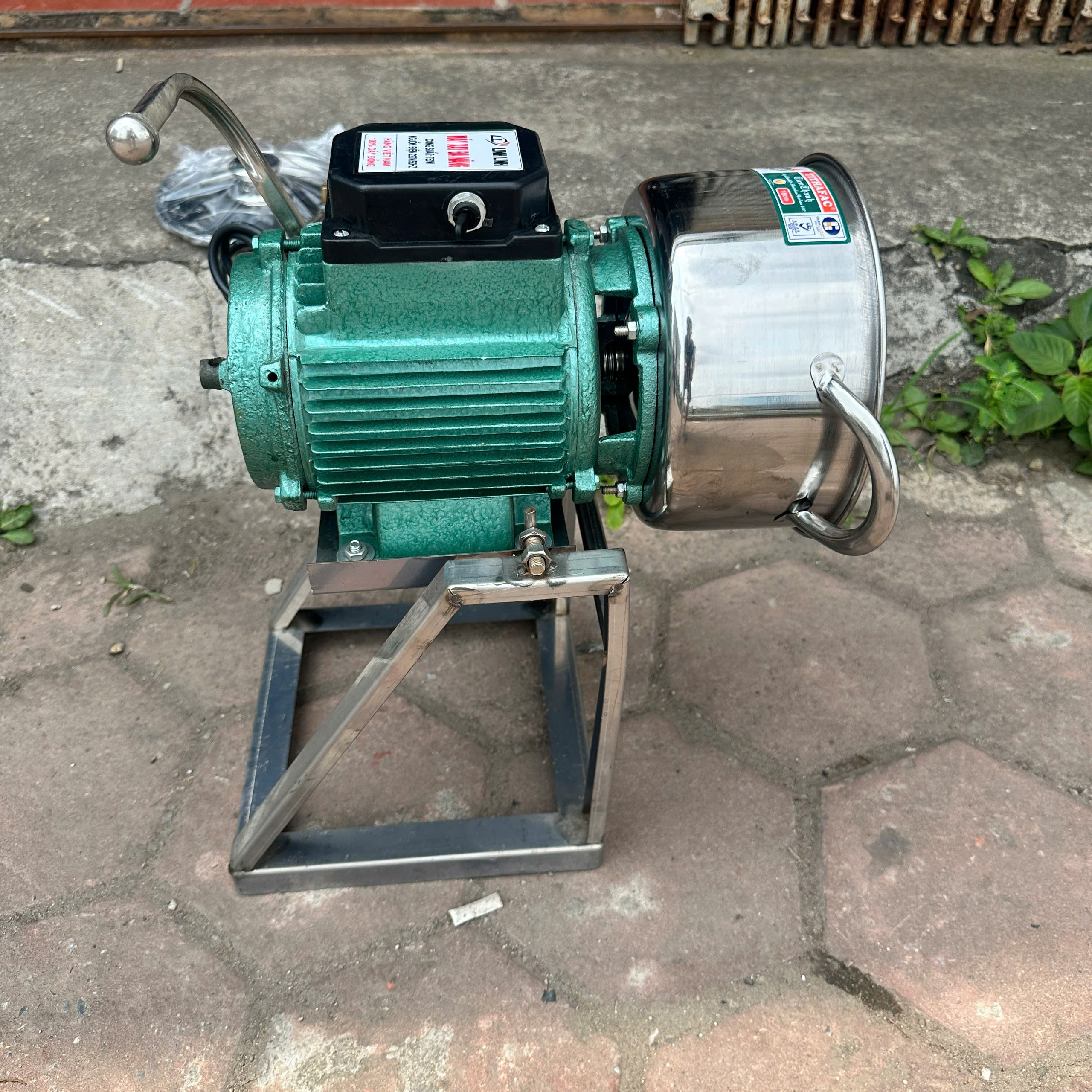 MÁY XAY THỊT ĐA NĂNG 750W - 220V KHUNG INOX 202 DAO 2 CÁNH INOX NỒI 18CM KÈM DAO RUỐC INOX