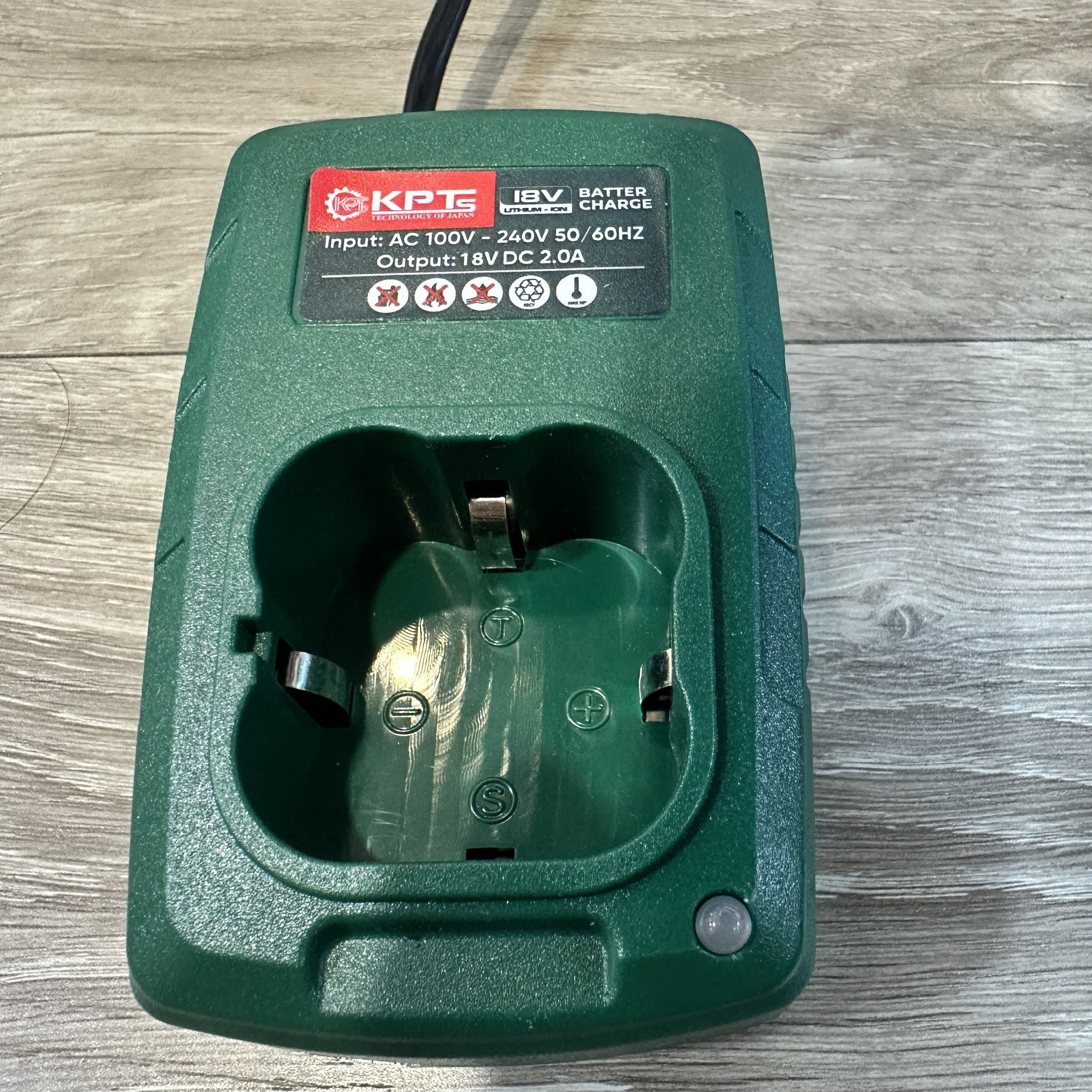 Dock Sạc Pin KPTs SAC-18V 18V Sạc Nhanh Tự Ngắt Cho Pin 4 Cell