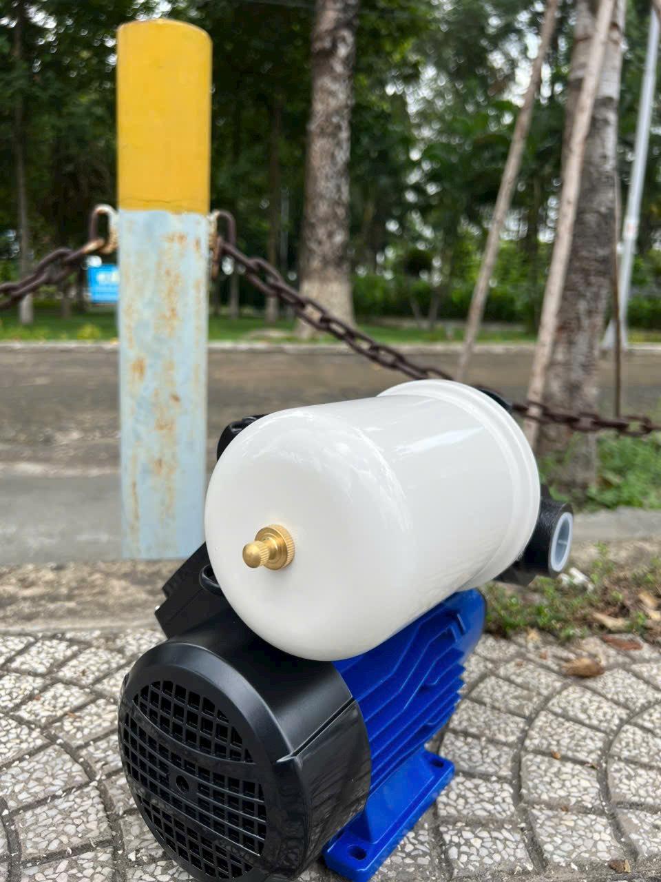 Điện Máy Minh Thành HD - Máy Bơm Tăng Áp 150w - 220v Hút Sâu : 8m  Cột Áp : 22 m  Lưu Lượng : 38 l/min Hút Xả : 27/34mm Cánh Đồng Cốt Inox Thương Hiệu HAPPY Dây Đồng  Bảo Hành : 12 Tháng