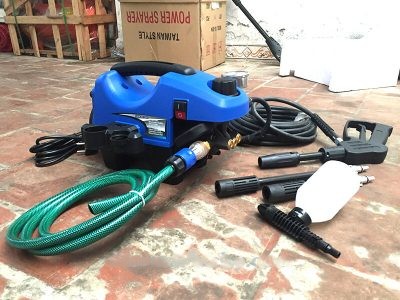 MÁY RỬA XE 1500W-220V CÓ CHỈNH ÁP LUCKY APW –HL-70A ÁP LỰC 70 ĐẾN 105 BAR LƯU LƯỢNG 6 L/P NHỎ GỌN TIỆN LỢI CHO VIỆC VỆ SINH NHÀ CỬA SÂN VƯỜN XE CỘ PHÙ HỢP CHO GIA ĐÌNH