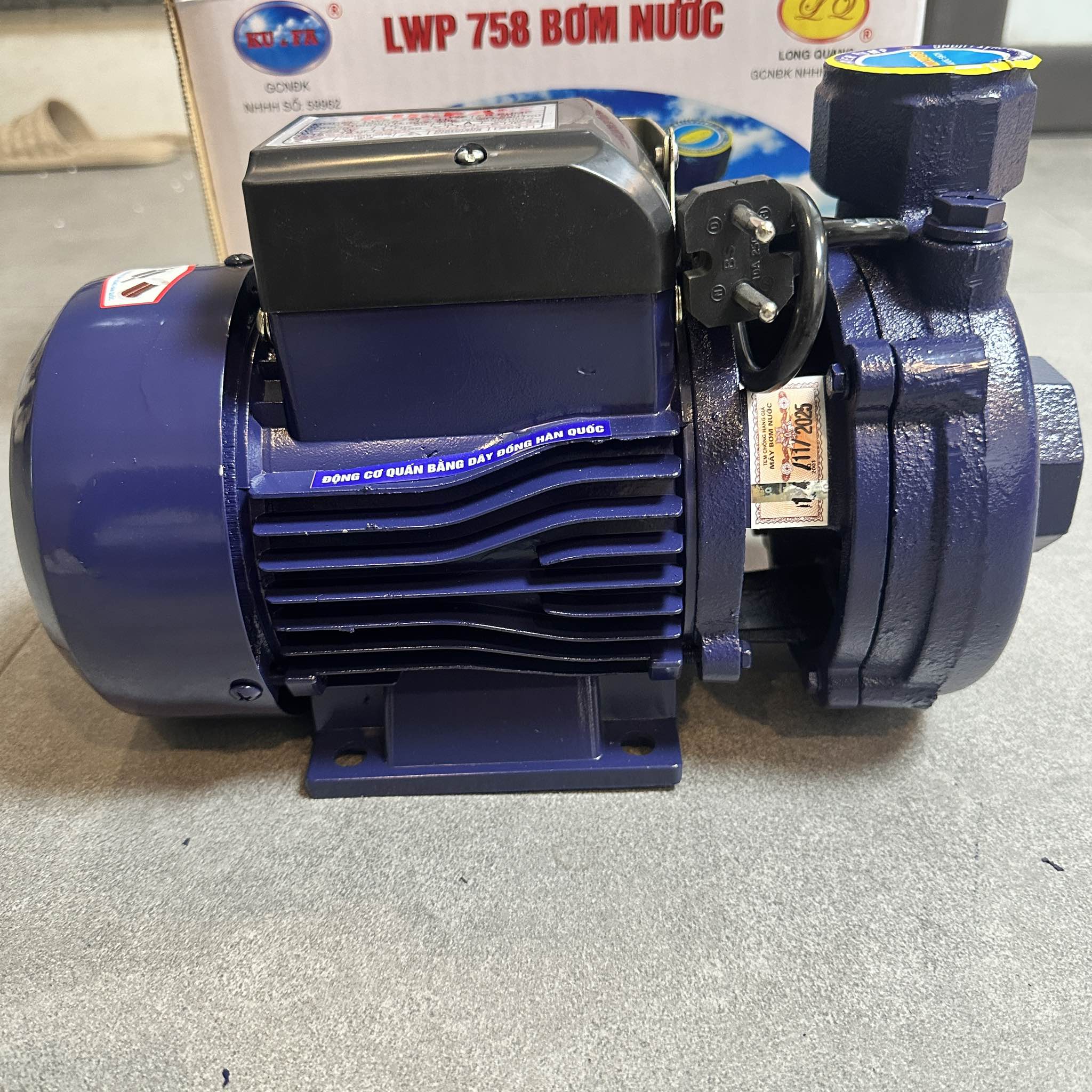 MÁY BƠM NƯỚC LY TÂM 750W KUFA CÁ SẤU LWP-758 HÚT XẢ 40/40 LƯU LƯỢNG 4.5 ĐẾN 16M3/H MAX 20M CÁNH PPO CỐT HỢP KIM BƠM TƯỚI TIÊU DÂN DỤNG