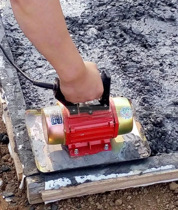 MÁY ĐẦM RUNG ĐẦM BÀN MINI CẦM TAY 250W NHỎ GỌN DỄ DÀNG DI CHUYỂN TRÊN MỌI CÔNG TRÌNH SỬ DỤNG ĐUCỢ CẢ NHỮNG NƠI NHỎ HẸP