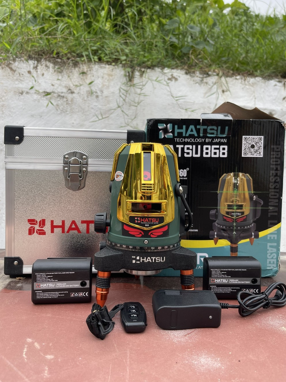 MÁY CÂN BẰNG LASER 5 TIA XANH HATSU HS -868 CÓ ĐIỀU KHIỂN TIA KÈM CHÂN