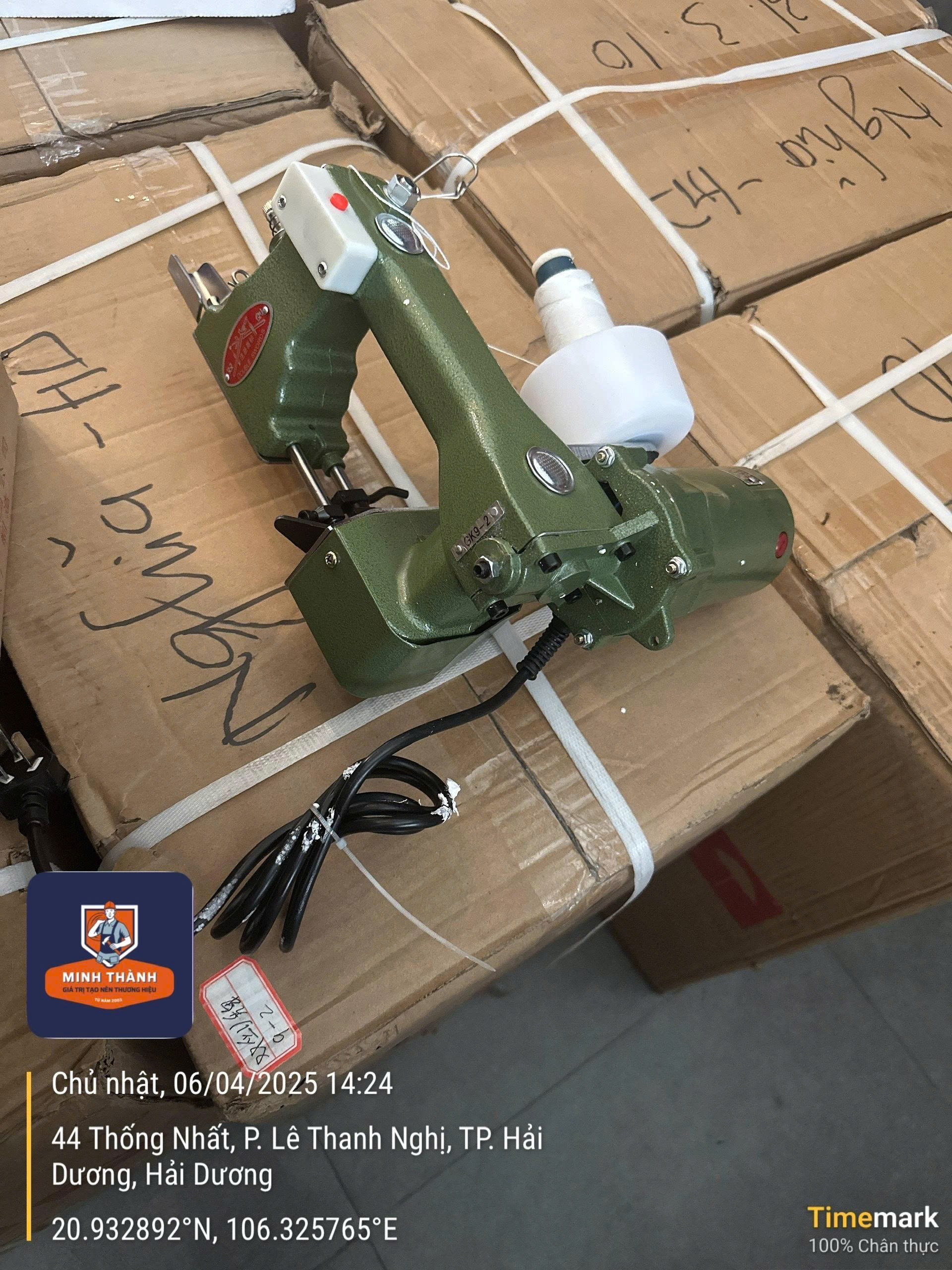MÁY KHÂU BAO MAY BAO CẦM TAY 1 KIM 1 CHỈ SONG KIẾM GK9-2 130W-220V MAY BAO GẠO THÓC PHÂN BÓN THỨC ĂN CHĂN NUÔI NHỎ GỌN KHỎE TIỆN LỢI PHÙ HỢP VỚI NÔNG SẢN