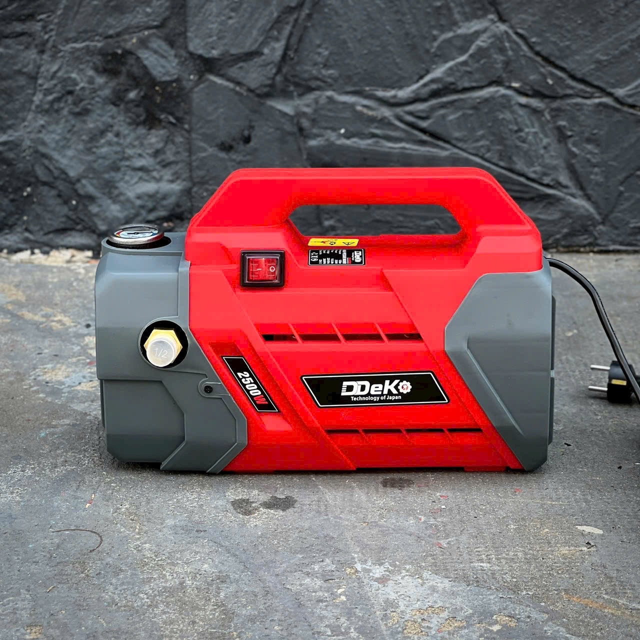 MÁY RỬA XE GIA ĐÌNH CÓ CHỈNH ÁP DDEKO DK-P2000 2500W 120BAR 10L