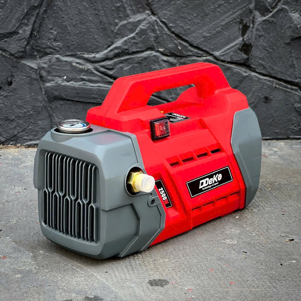 MÁY RỬA XE GIA ĐÌNH CÓ CHỈNH ÁP DDEKO DK-P2000 2500W 120BAR 10L