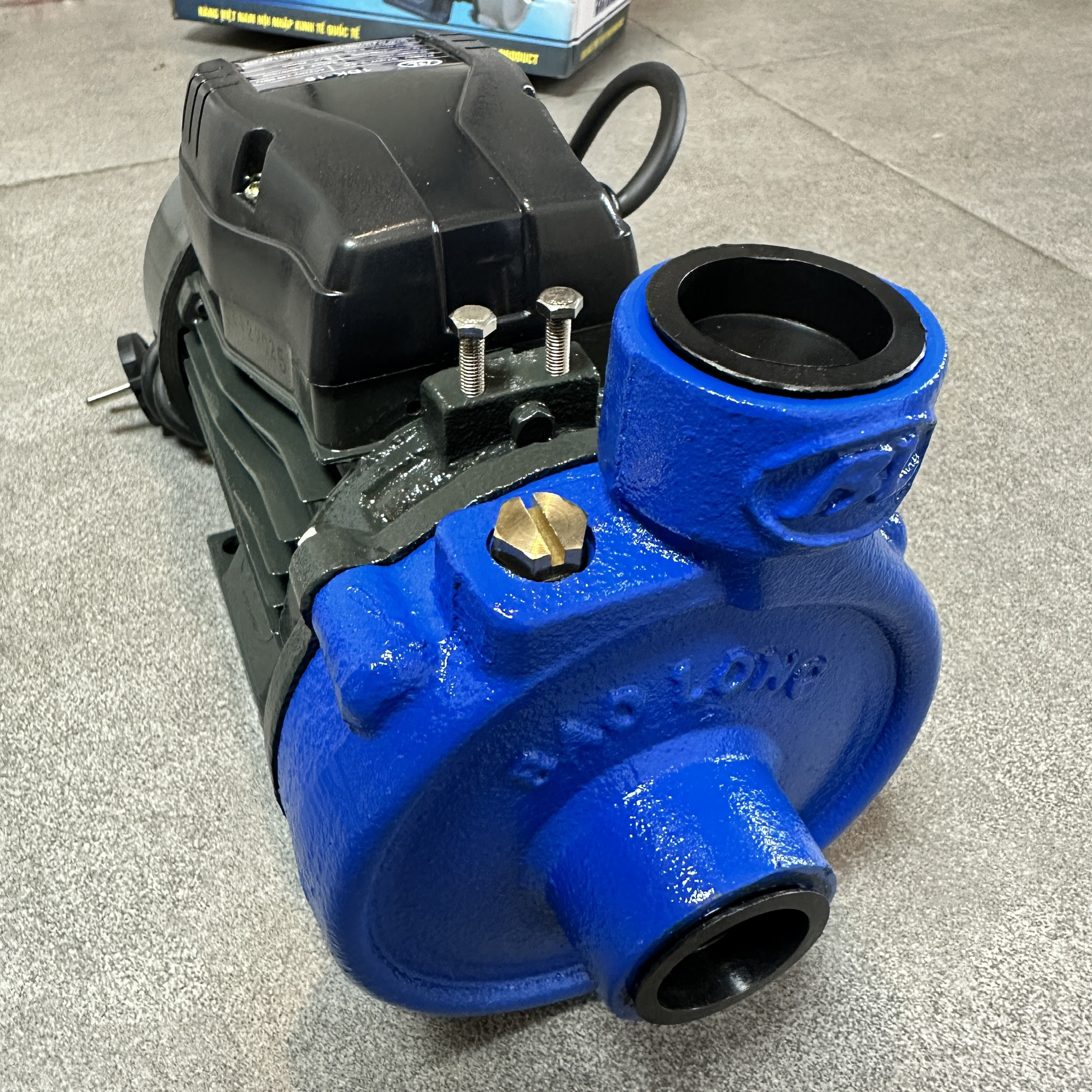 MÁY BƠM NƯỚC LY TÂM BẢO LONG 370W CÁ SẤU 1DK-15 HÚT XẢ 25/25 LƯU LƯỢNG 2 ĐẾN 6.5M3/H MAX 15M CÁNH PPO CỐT HỢP KIM BƠM TƯỚI TIÊU DÂN DỤNG