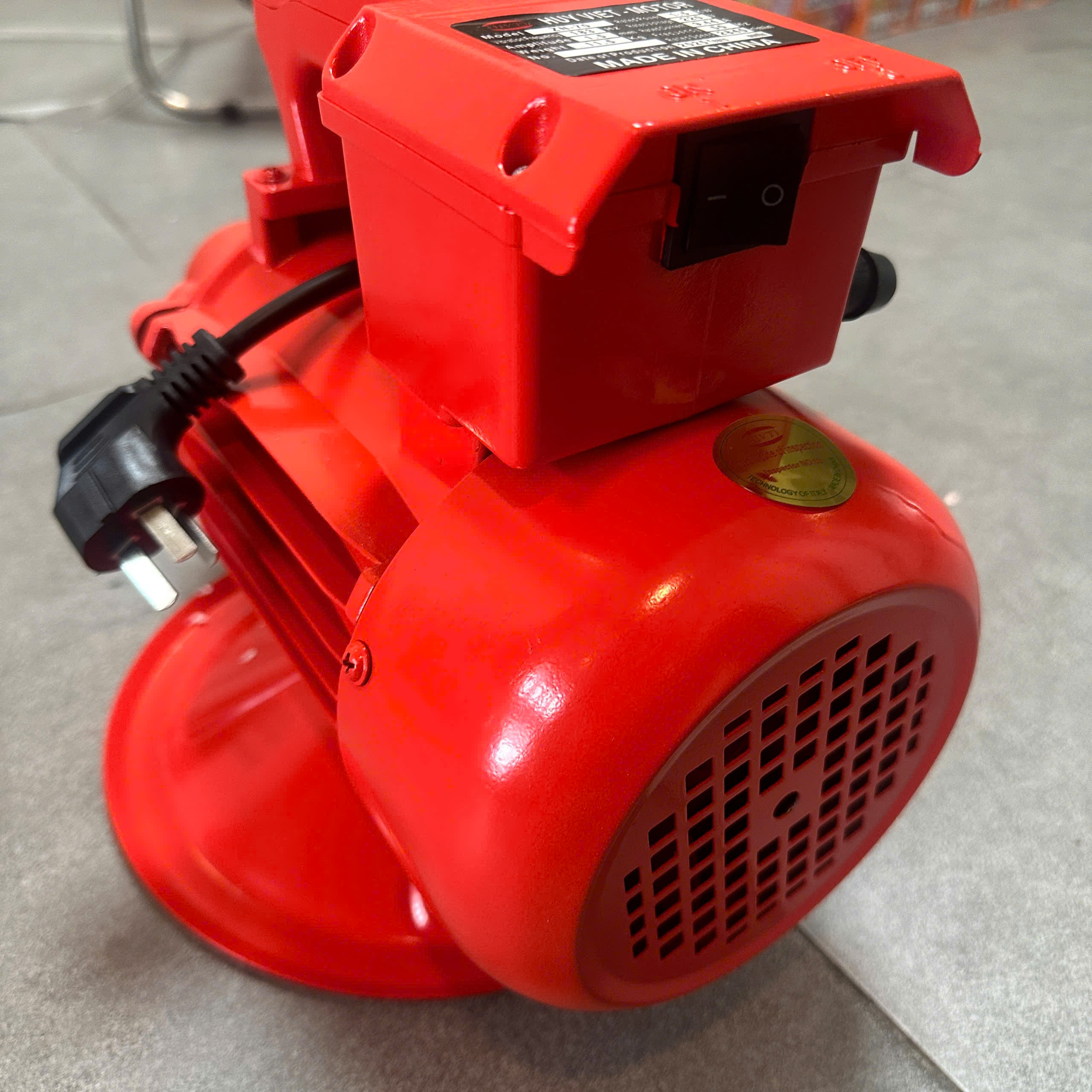 MÁY ĐẦM DÙI BÊ TÔNG CỦ ĐẦM MÔ TƠ CHẠY ĐIỆN HUY VIỆT ZN-70 CÔNG SUẤT 1500W-220V KHÔNG KÈM DÂY ĐẦM TỐC ĐỘ 2840V/P GIẢI PHÁP ĐẦM HIỆU QUẢ GIÚP ĐẦM BÊ TÔNG NHANH CHÓNG