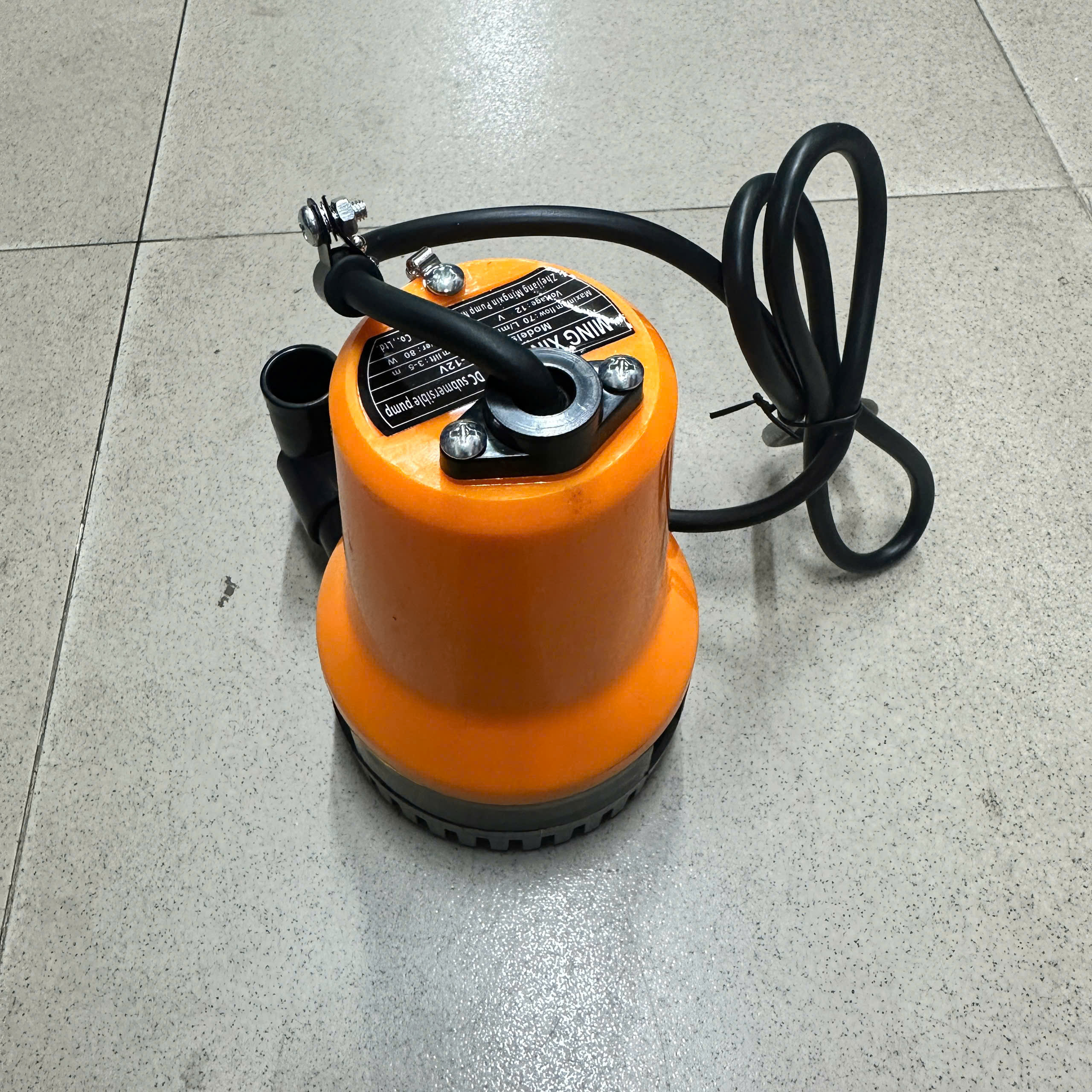MÁY BƠM CHÌM NHỰA ẮC QUY LOẠI 80W-12V CÁNH BƠM PPO LƯU LƯỢNG 1.5M3/H CHẠY ÊM NHỎ GỌN TIỆN DỤNG