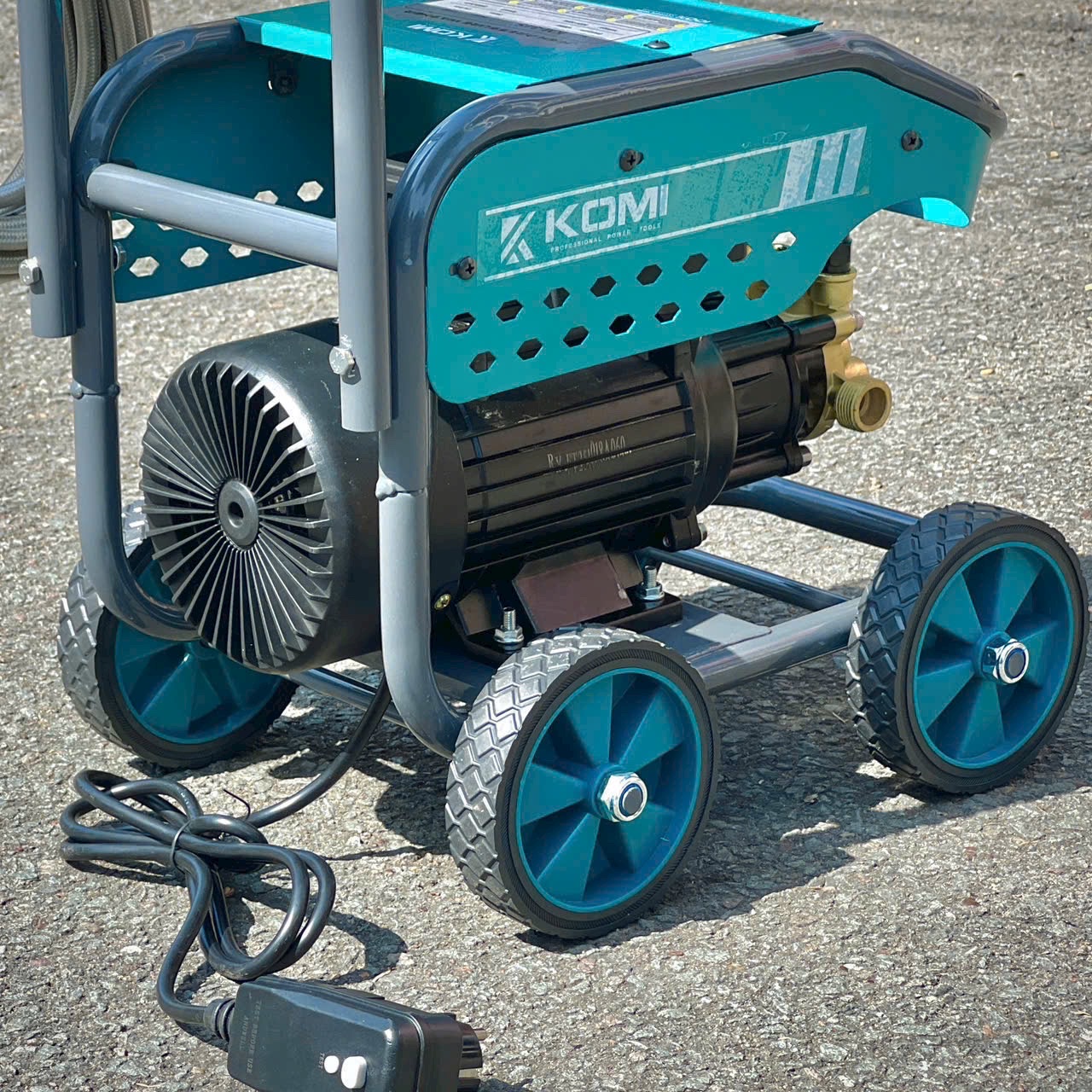 MÁY XỊT RỬA XE CAO ÁP CÓ CHỈNH ÁP CÓ ÁT CHỐNG GIẬT KM-34S KOMI XE ĐẨY ÁP LỰC NƯỚC 120BAR LƯU LƯỢNG 11L/PHÚT 3200W