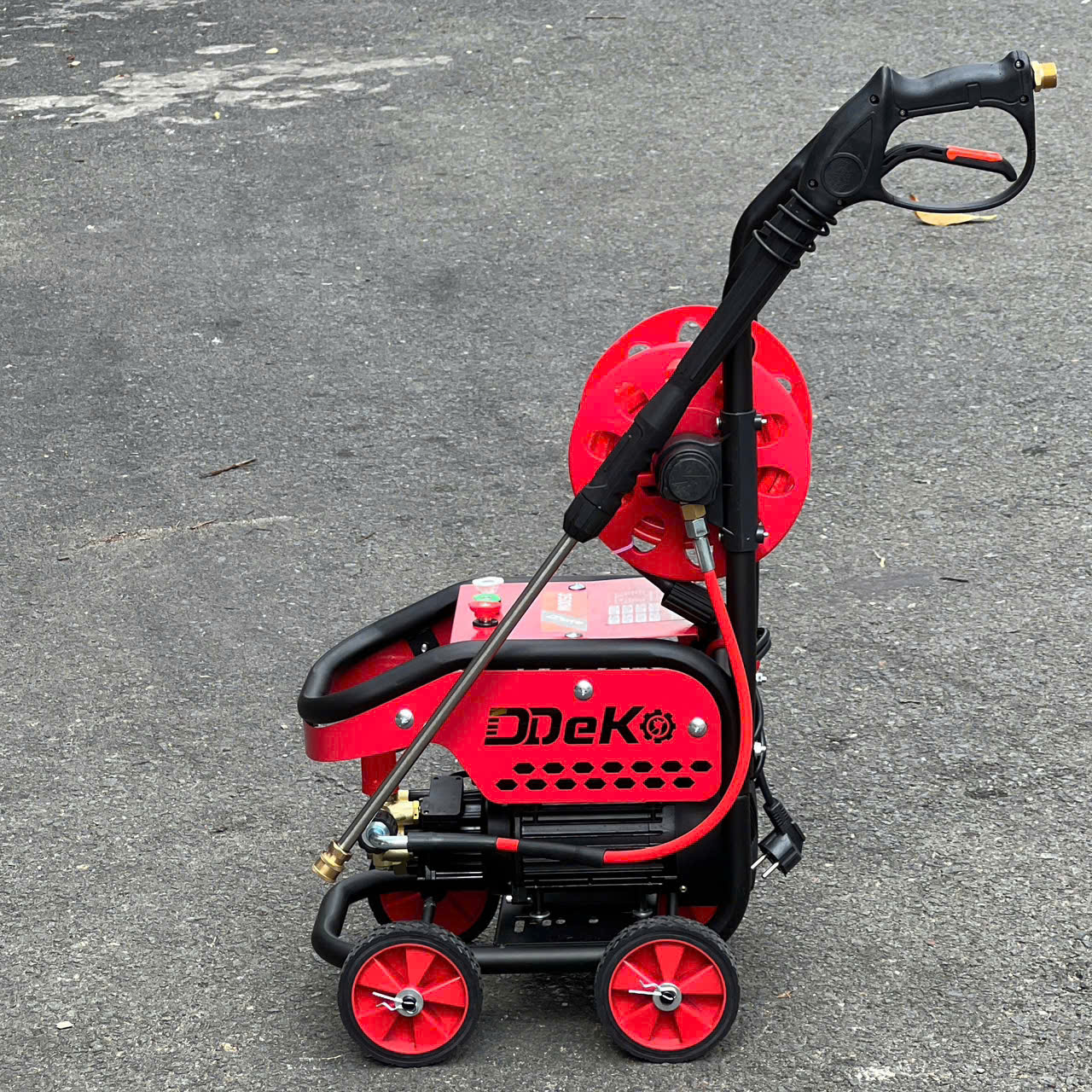 MÁY XỊT RỬA XE CAO ÁP CÓ CHỈNH ÁP CÓ ÁT CHỐNG GIẬT DDEKO DK-3400SQ 3400W 180BAR 12L