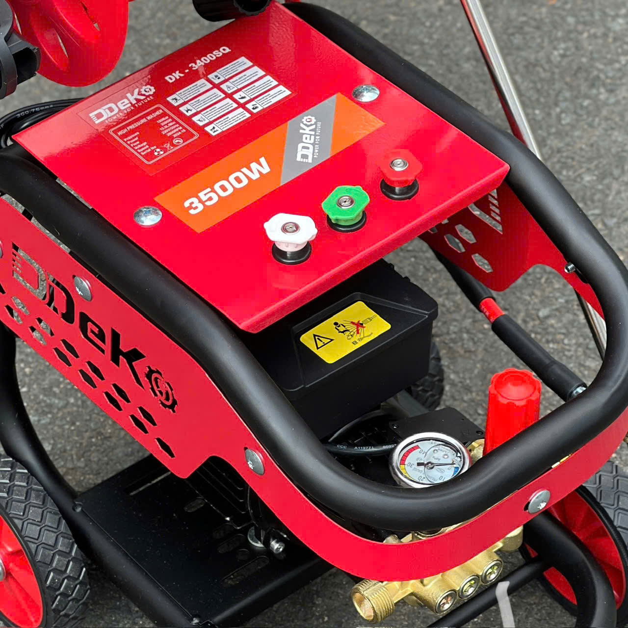 MÁY XỊT RỬA XE CAO ÁP CÓ CHỈNH ÁP CÓ ÁT CHỐNG GIẬT DDEKO DK-3400SQ 3400W 180BAR 12L