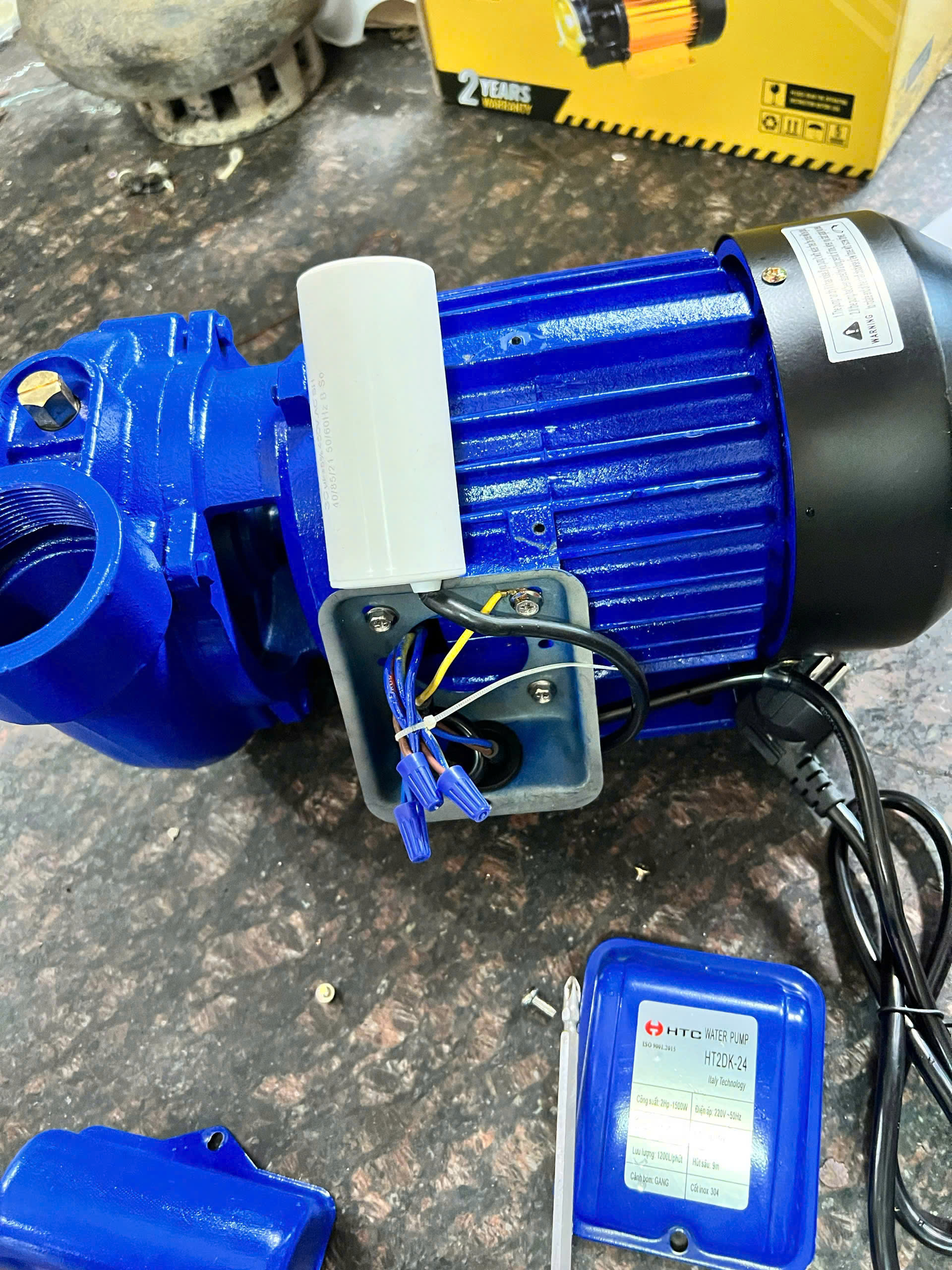 MÁY BƠM NƯỚC 750W TƯỚI TIÊU HTC CÔNG SUẤT 1 NGỰA MODEL HT1.5DK-24 ỐNG HÚT/XẢ 49/49