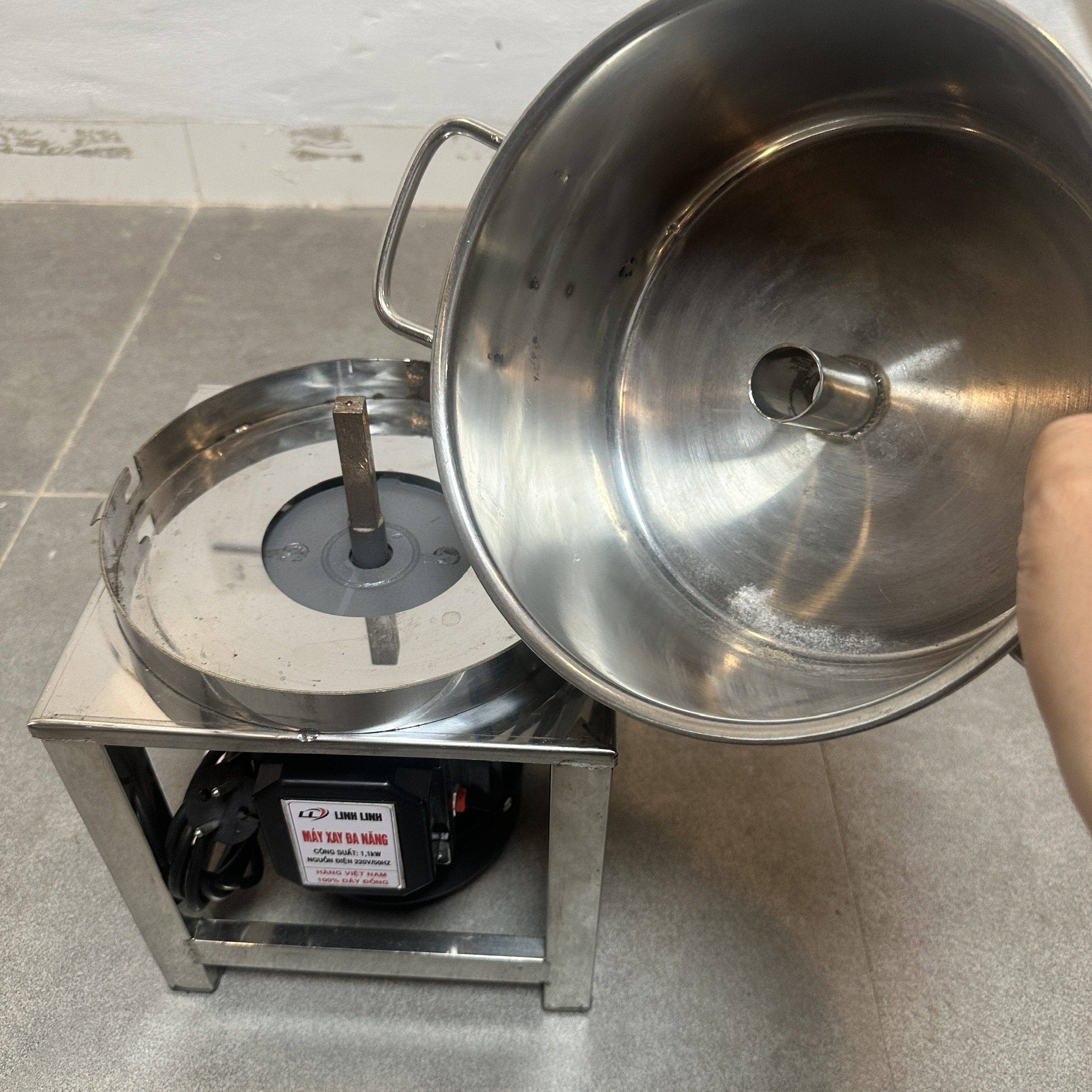 MÁY XAY KHÔ ĐA NĂNG 1100W XAY GIỀNG XẢ TỎI ỚT NỒI 22CM ĐÁY BẰNG KHUNG INOX – NỒI THÁO RỜI DAO THẢ 2 CÁNH