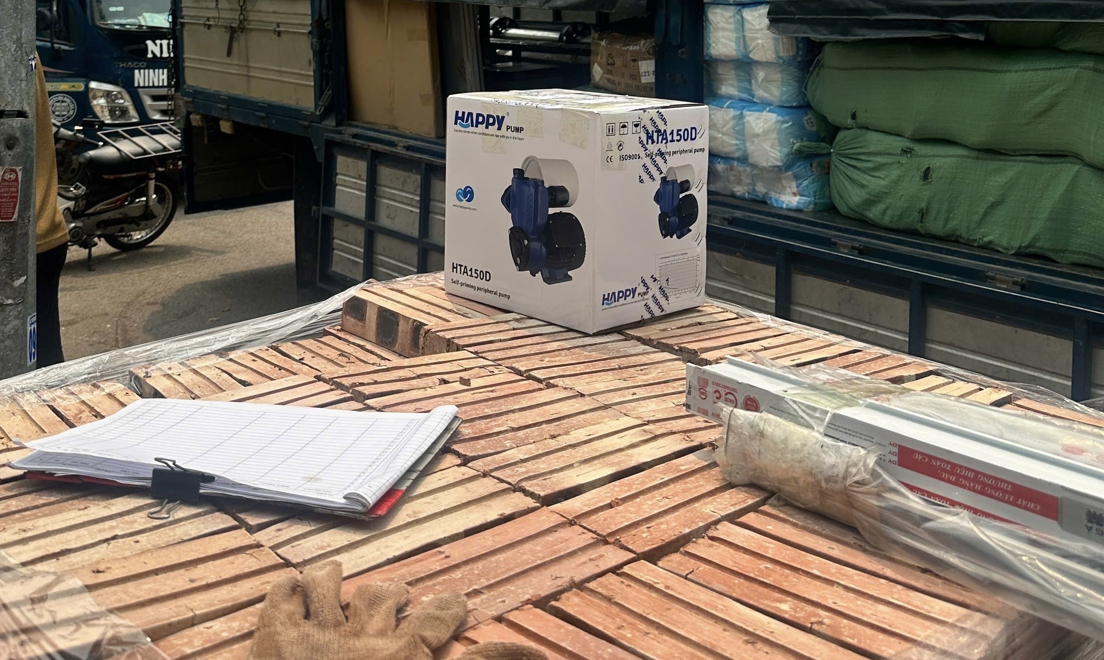 MÁY BƠM TĂNG ÁP TỰ ĐỘNG 150W HAPPY PUMP HTA-150D BƠM ĐƯỢC NƯỚC NÓNG TĂNG ÁP VÒI TỔNG THIẾT BỊ GIA ĐÌNH