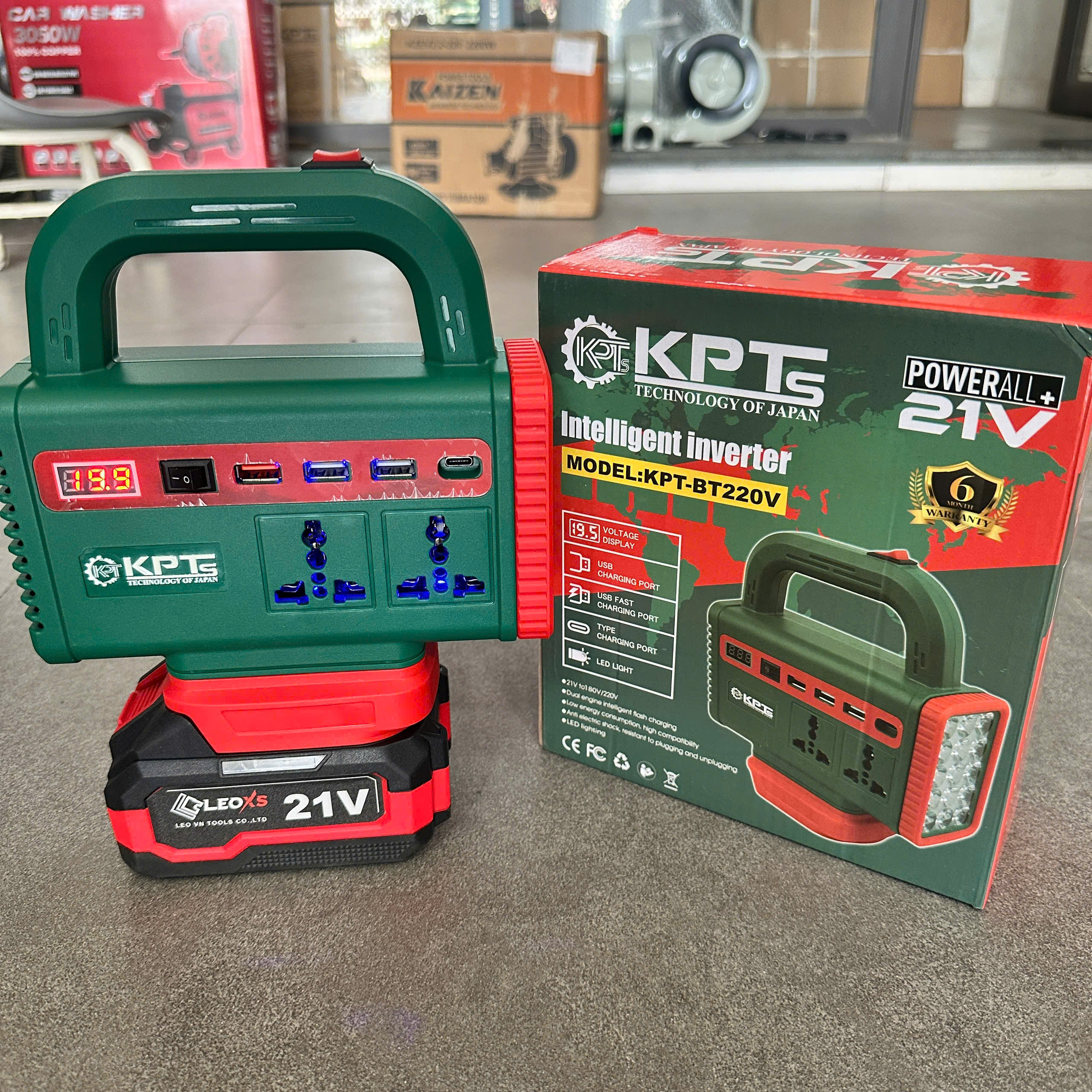 BỘ CHUYỂN ĐỔI NGUỒN THÂN ĐẾ CHUYỂN ĐỔI NGUỒN CHÂN PIN PHỔ THÔNG KHÔNG KÈM PIN KPTs KPT-BT220V TỪ PIN SANG ĐIỆN 220V CÔNG SUẤT 150W DÙNG CHO TẤT CẢ THIẾT BỊ ĐIỆN TIỆN DỤNG MỌI LÚC MỌI NƠI CÓ ĐÈN PIN CHIẾU SÁNG
