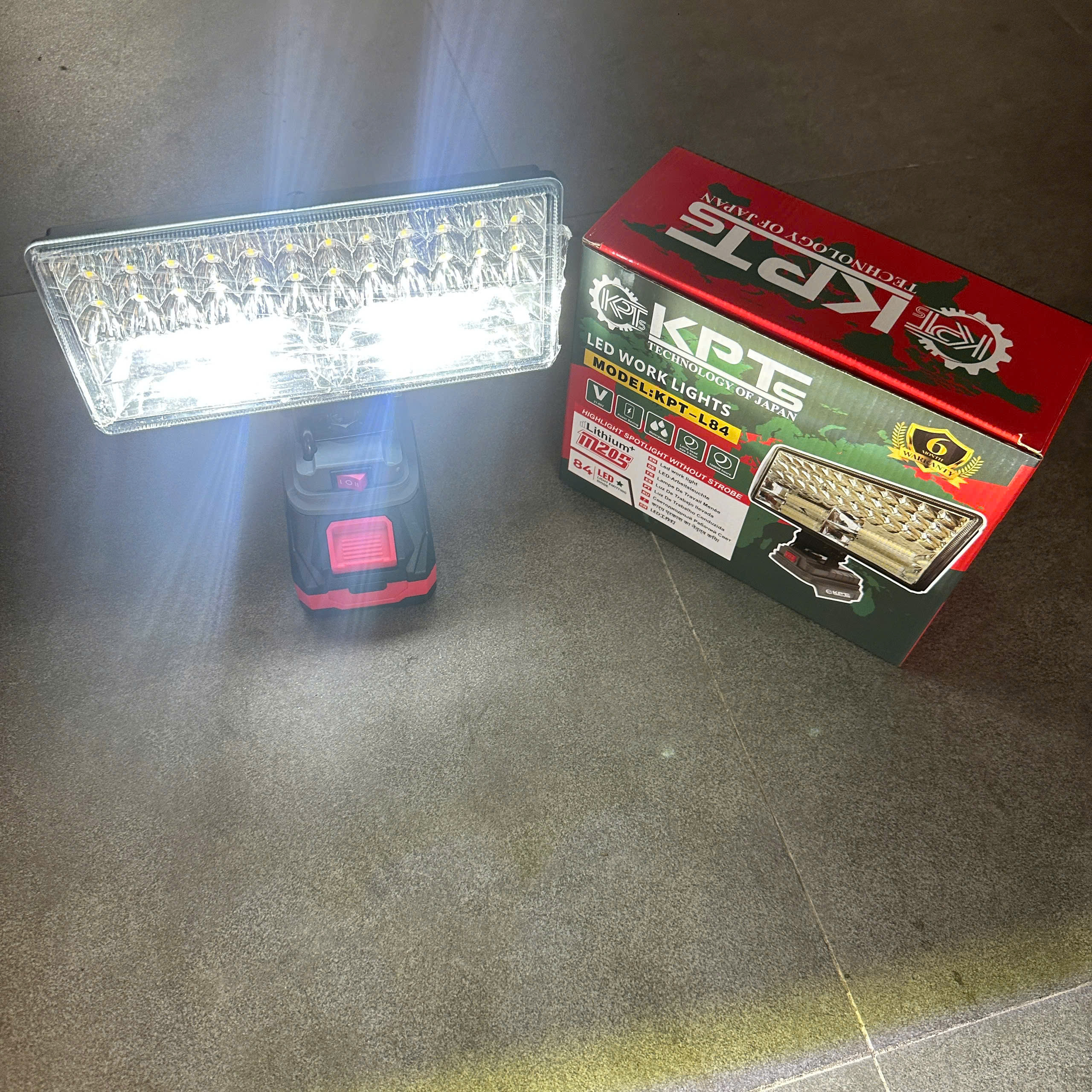 ĐÈN CÓ SẠC THÂN ĐÈN DÙNG CHÂN PIN PHỔ THÔNG KHÔNG KÈM PIN KPTs KPT-L84 LOẠI 21V DÙNG CHO DÃ NGOẠI THỢ XÂY DỰNG VÀ DỰ PHÒNG KHI MẤT ĐIỆN