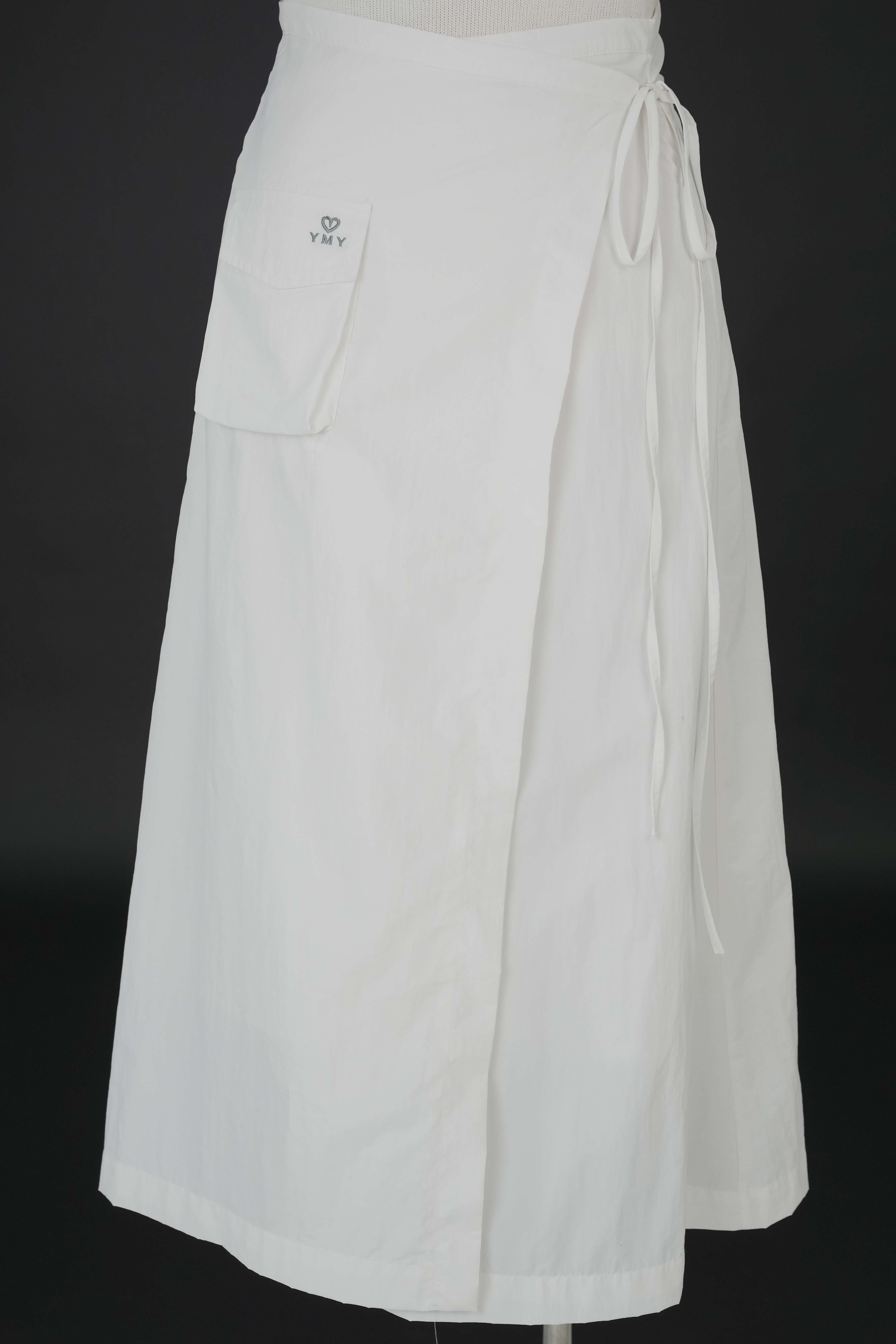 JOLIE SKIRT - Chân Váy Thu Đông Dài Chất Liệu Nylon Nhập Khẩu Phong Cách Cá Tính ( Y25FWSK01)