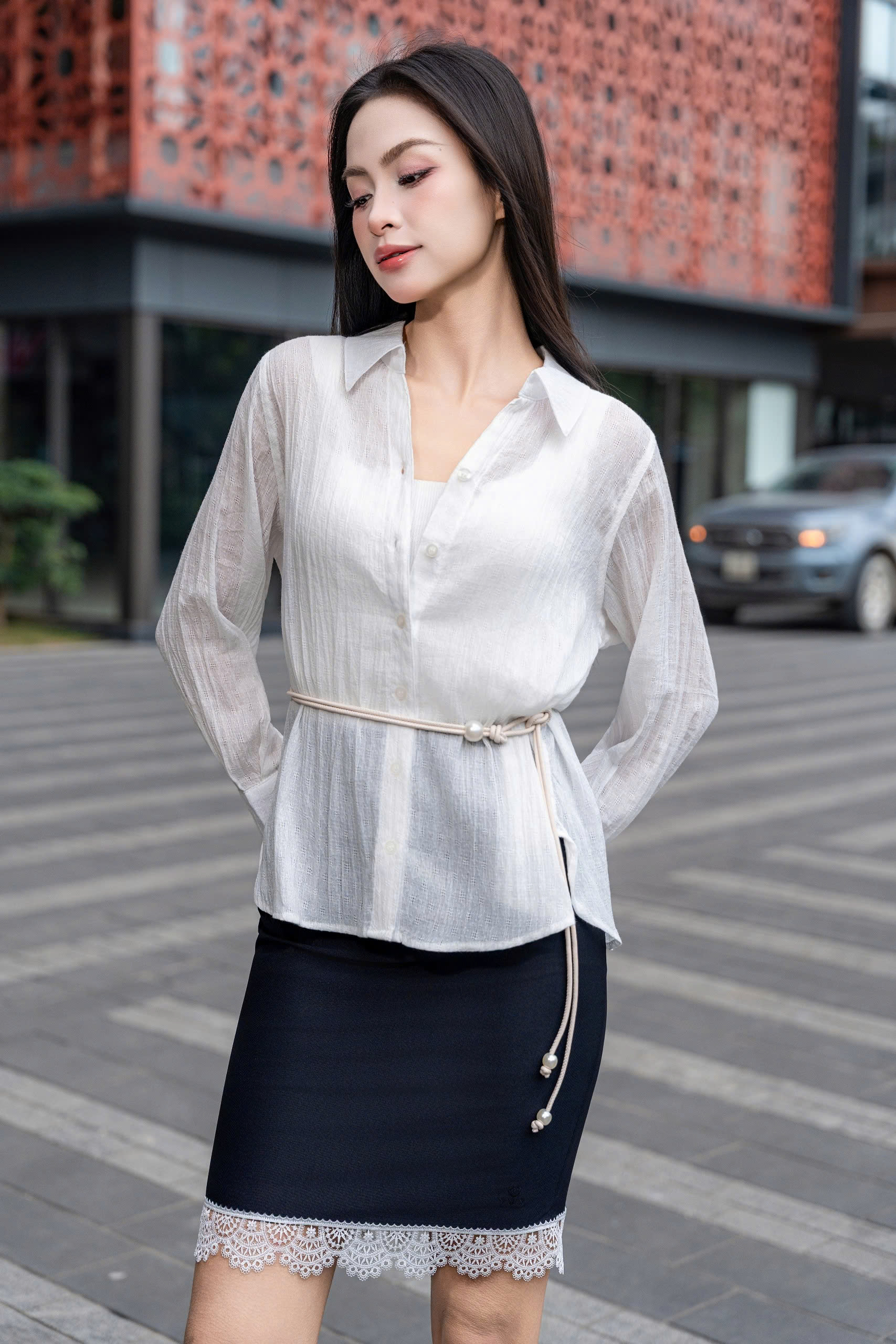 YMY gợi ý áo sơ mi trắng dáng suông