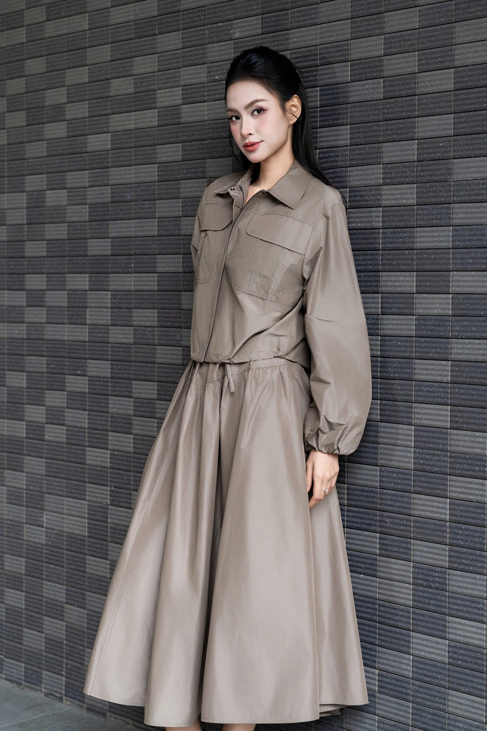 AMANDA TOP - Áo Khoác Ngắn Túi Hộp Chất Liệu Polyester Phong Cách Cá Tính, Hiện Đại (Y26JK02)