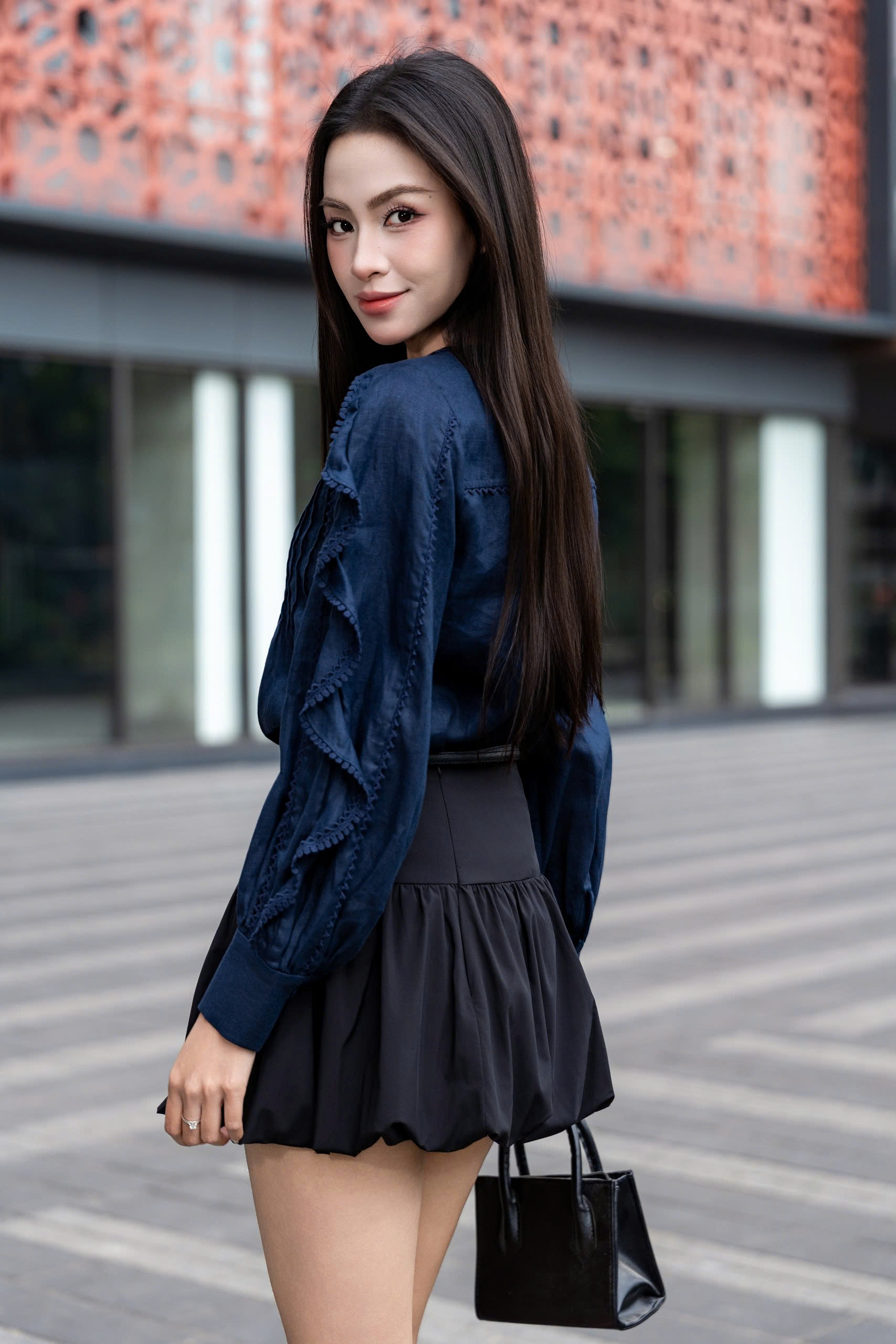 AERIN SHIRT - Áo Sơ Mi Viền Ren Chất Liệu Linen Nhập Khẩu Phong Cách Hiện Đại, Thanh Lịch (Y26BL01)