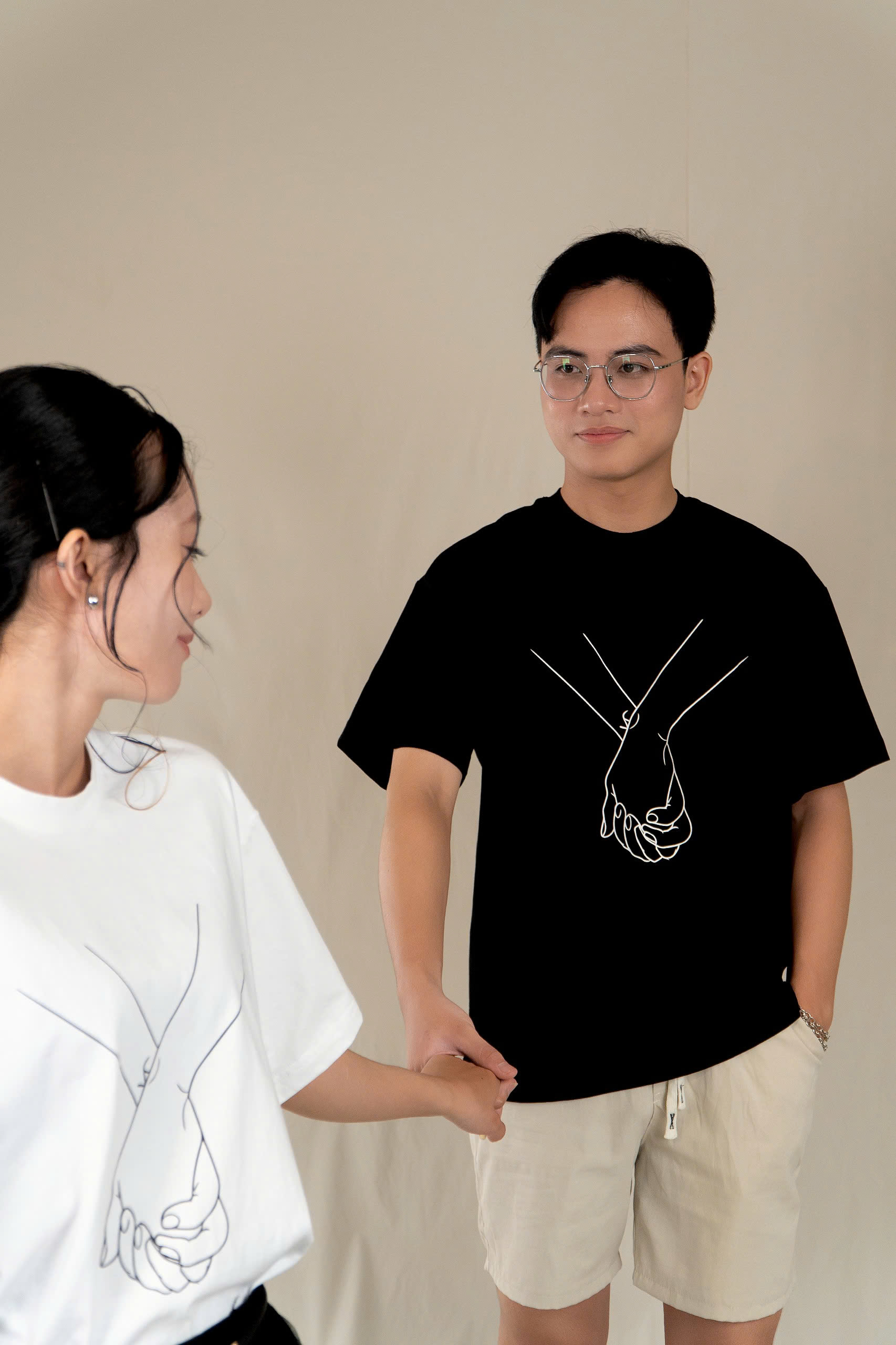 EMBRACE T-SHIRT Áo Phông YMY Chất Liệu Cotton 100%, Phong Cách Basic