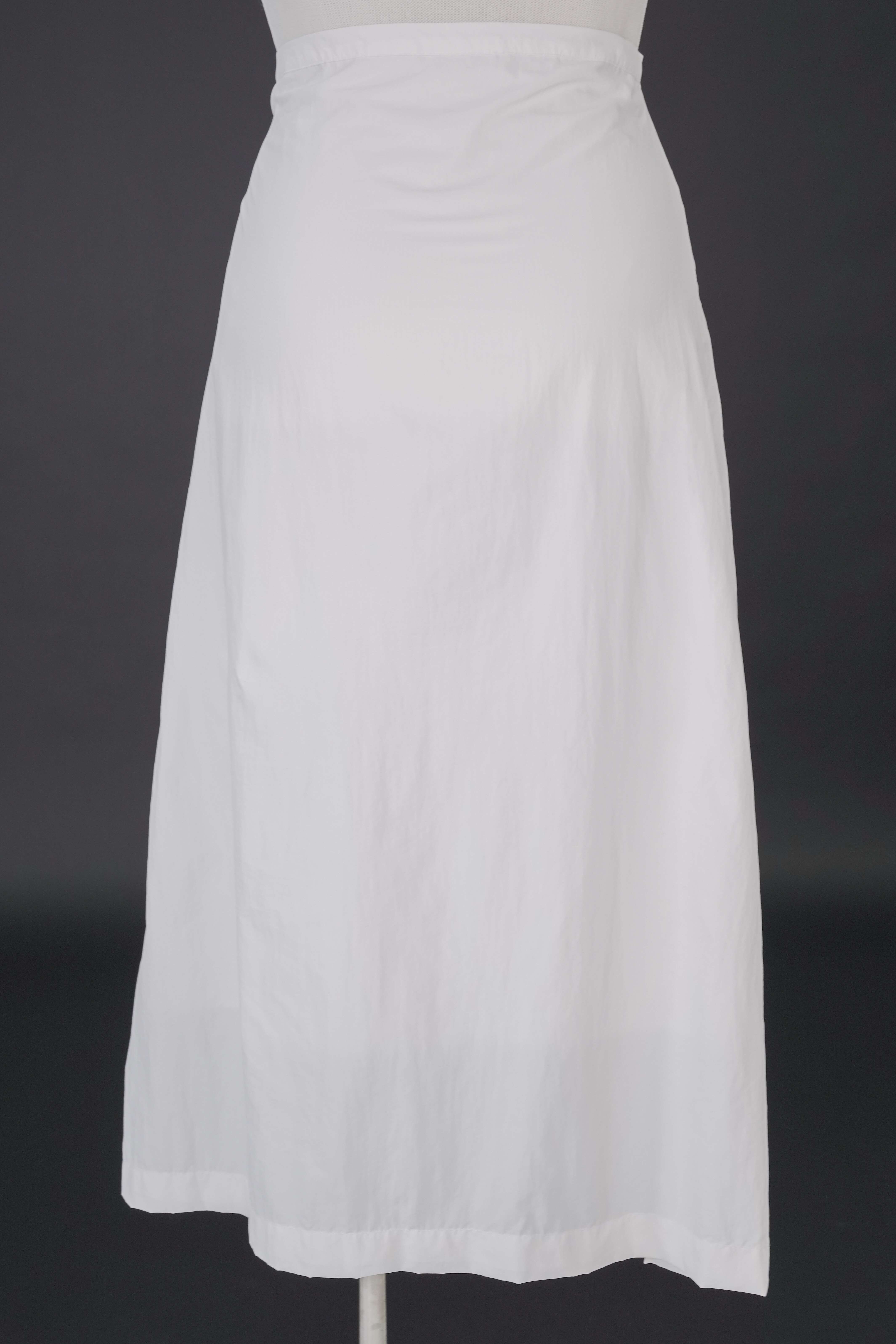 JOLIE SKIRT - Chân Váy Thu Đông Dài Chất Liệu Nylon Nhập Khẩu Phong Cách Cá Tính ( Y25FWSK01)