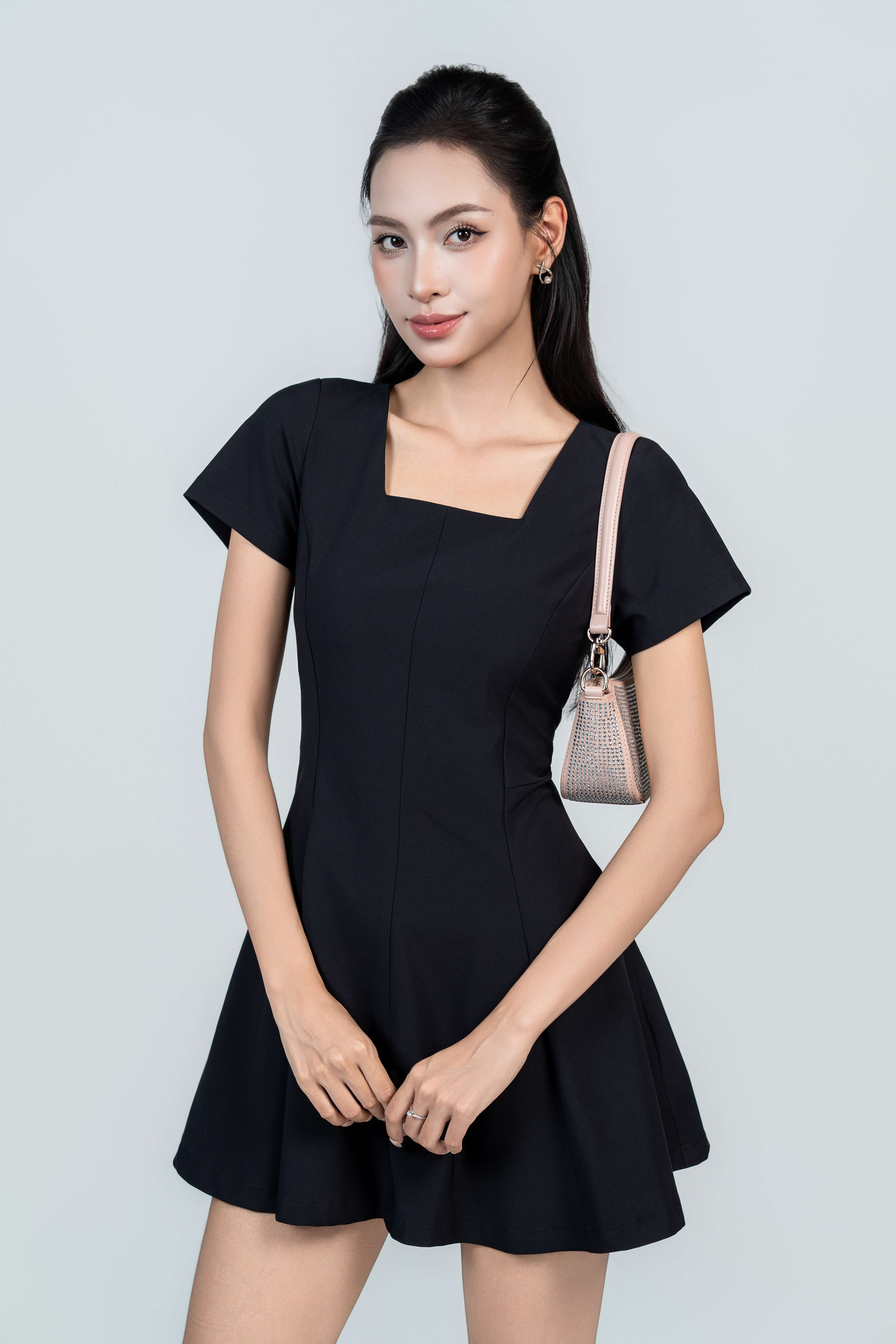 Váy Liền Cổ Vuông