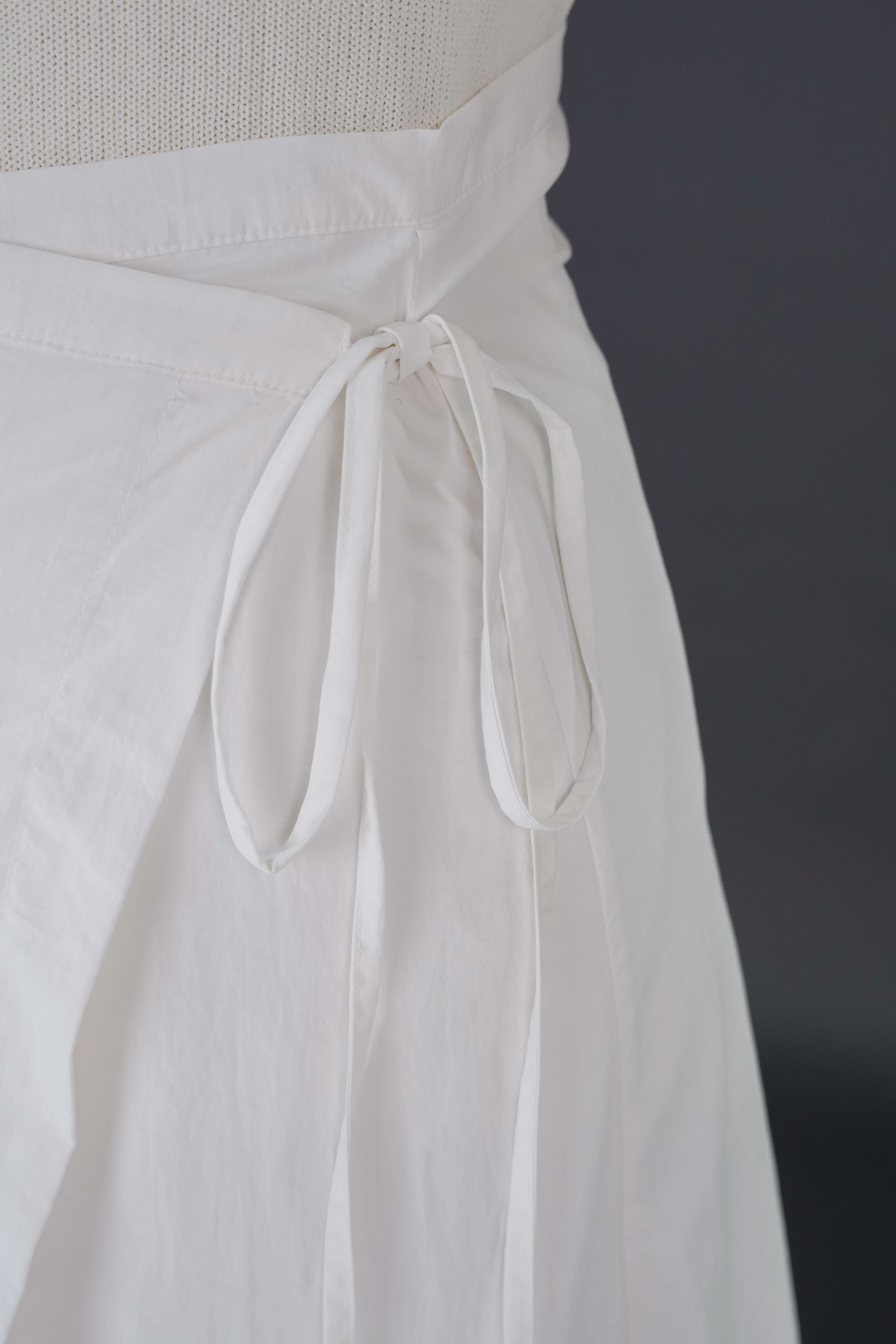 JOLIE SKIRT - Chân Váy Thu Đông Dài Chất Liệu Nylon Nhập Khẩu Phong Cách Cá Tính ( Y25FWSK01)